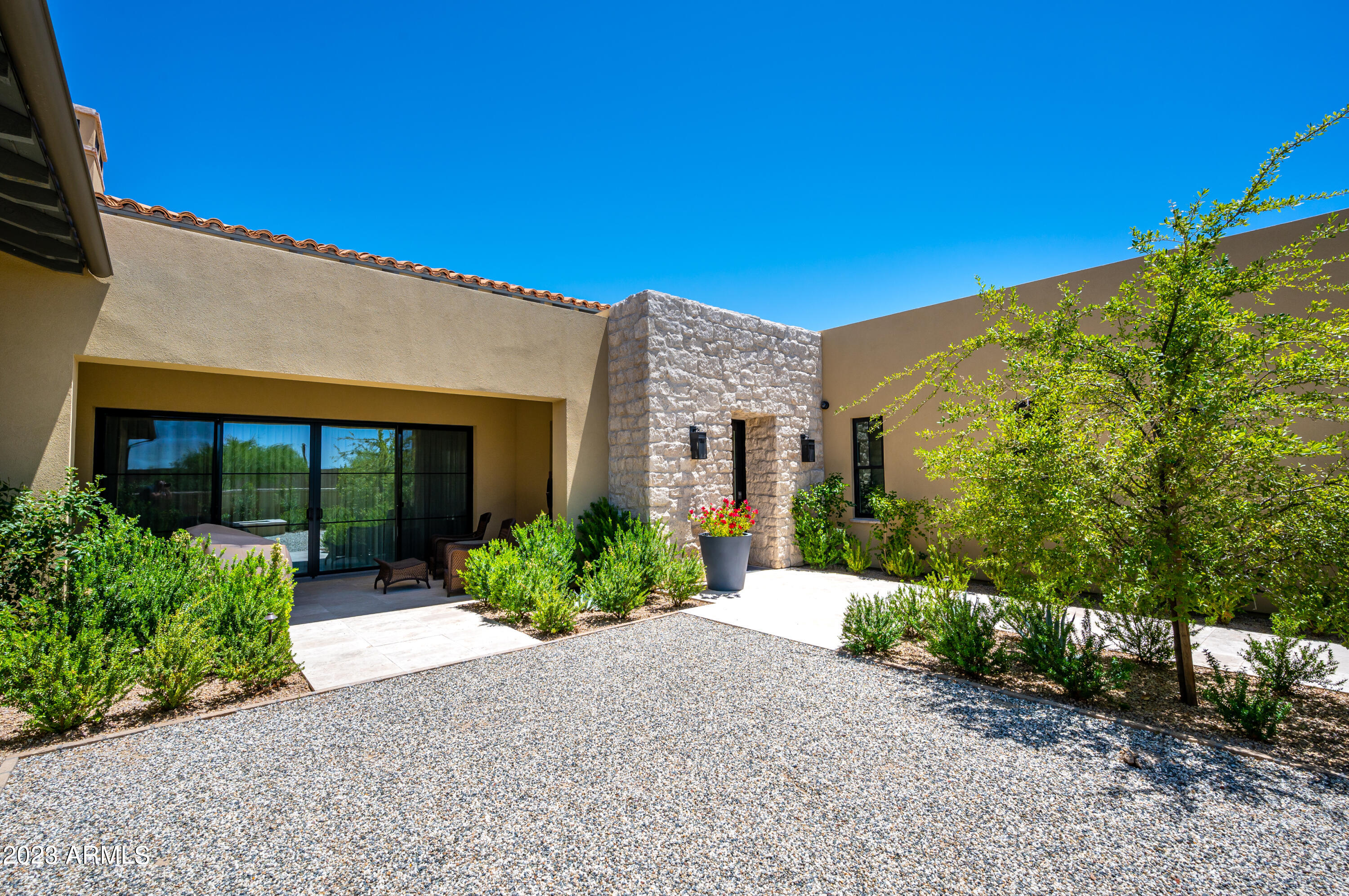 WHITE HORSE - Residential