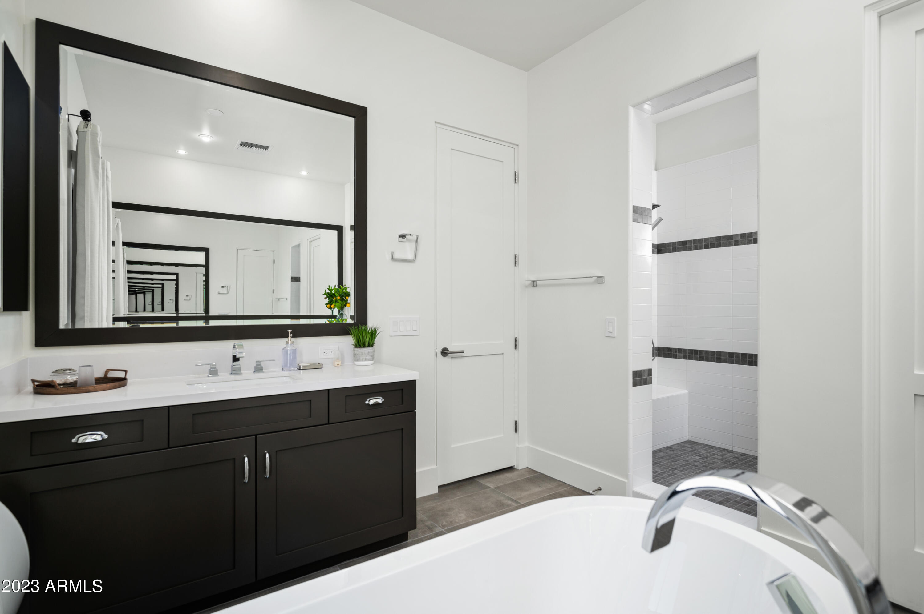 WHITE HORSE - Residential