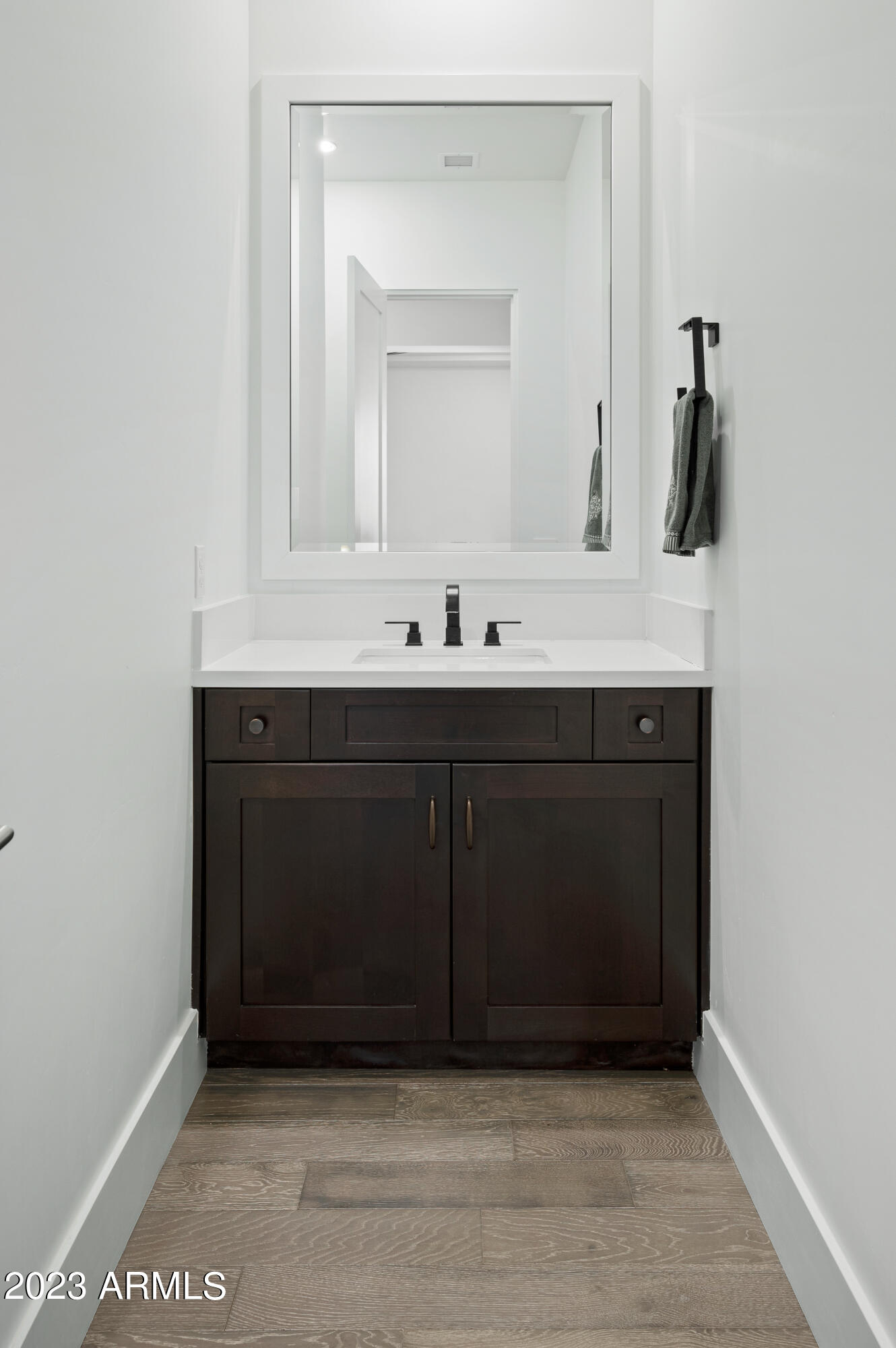 WHITE HORSE - Residential
