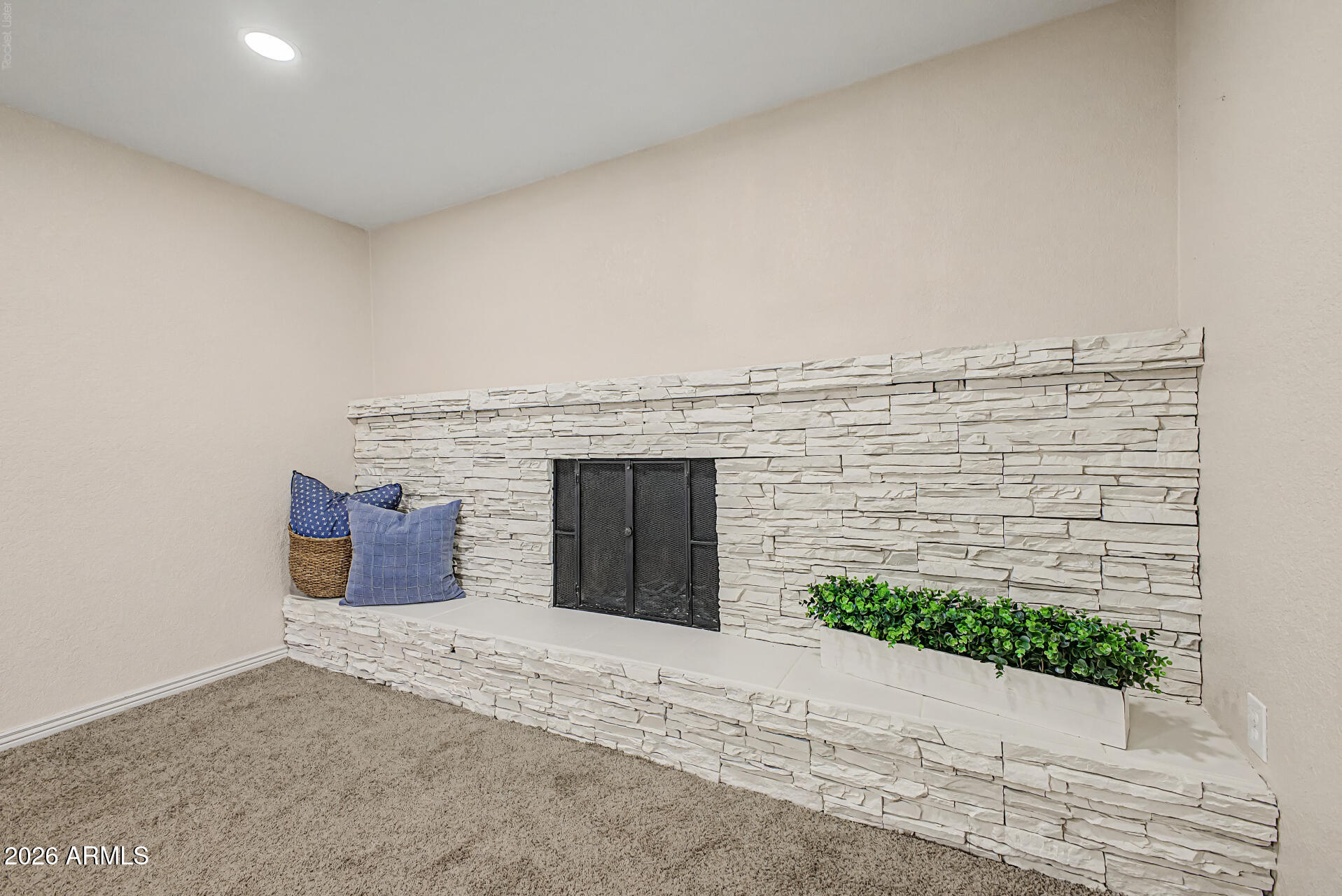 TIERRA ESTE PARK UNIT 2 - Residential