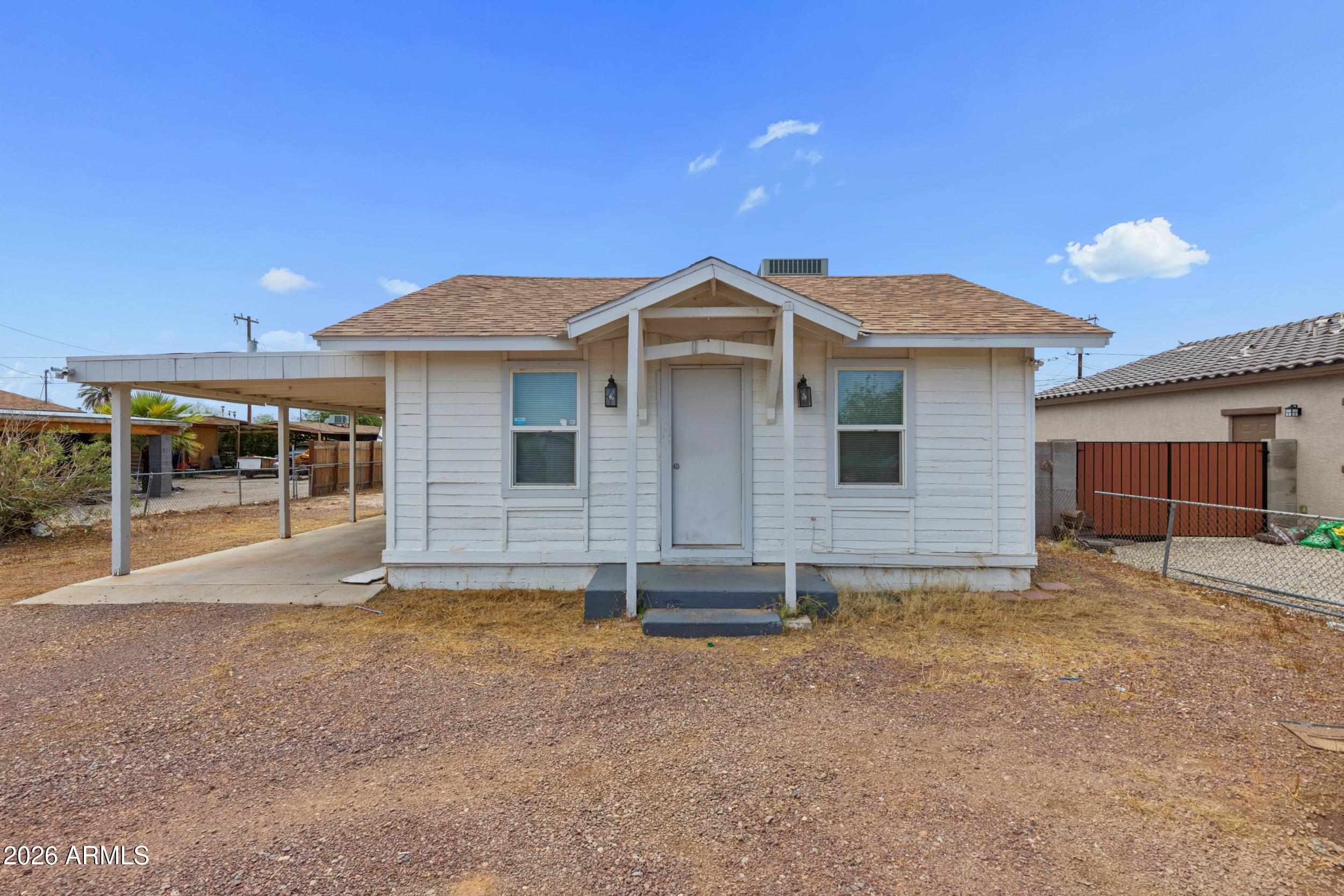 Don't miss this investment home! Great opportunity to turn this quaint home into an income generating property or start your home ownership journey. Home has 3 bedrooms/1 bathroom and a spacious lot. No HOA, and centrally located near downtown Casa Grande.