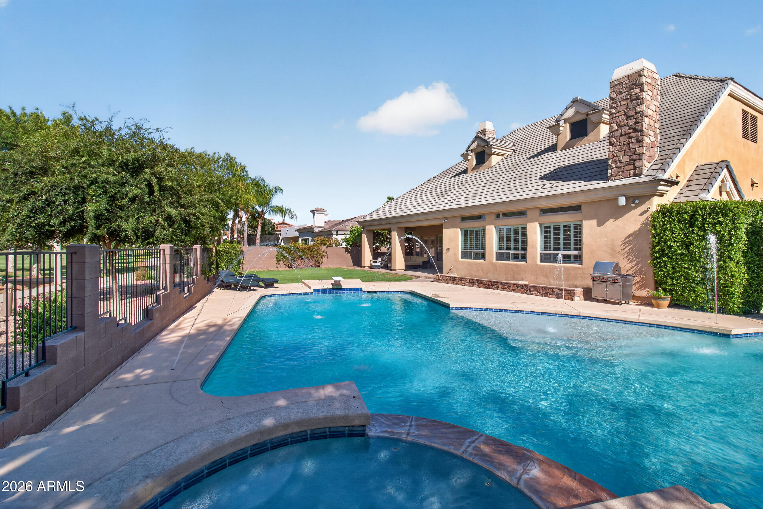 WHITEWING AT HIGLEY - Residential