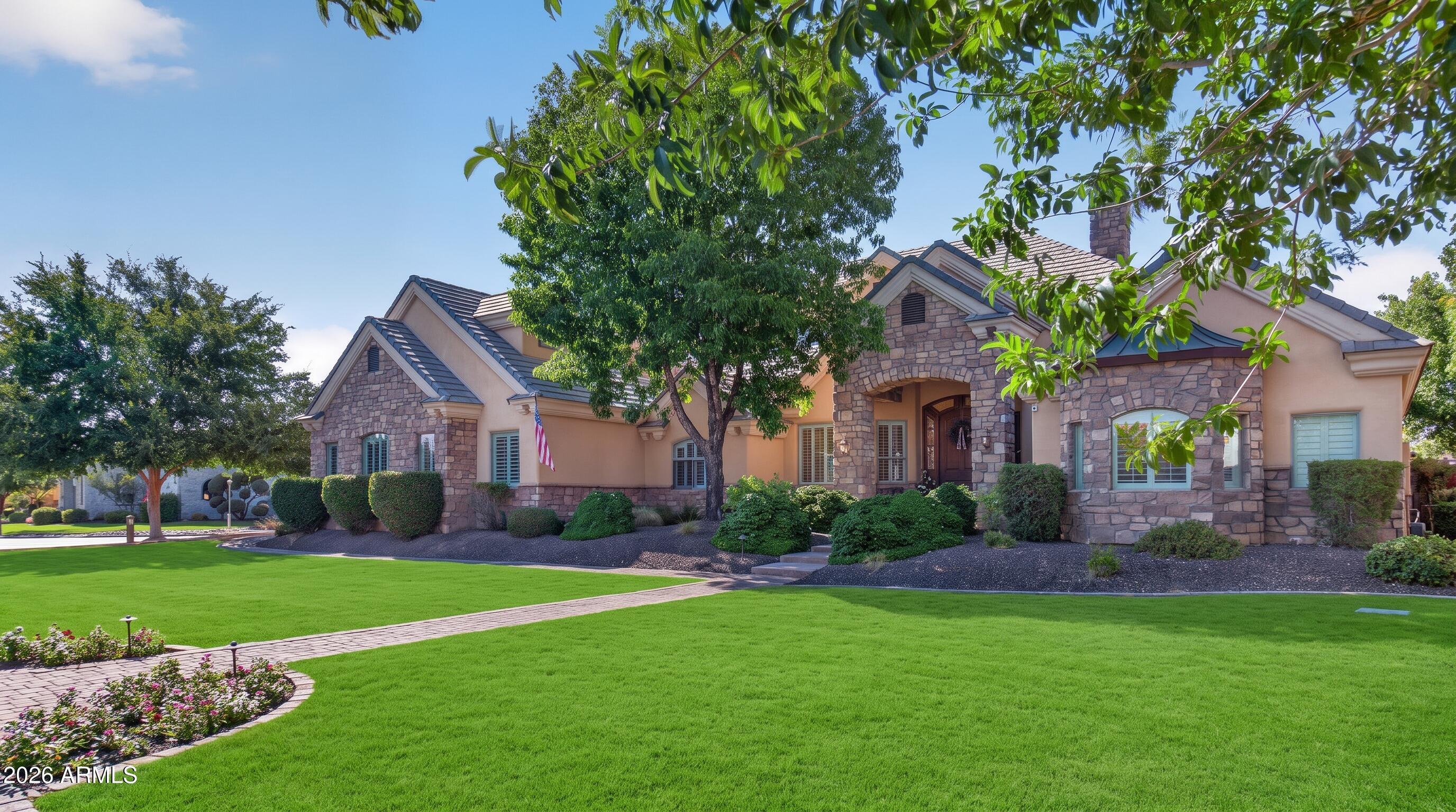 WHITEWING AT HIGLEY - Residential