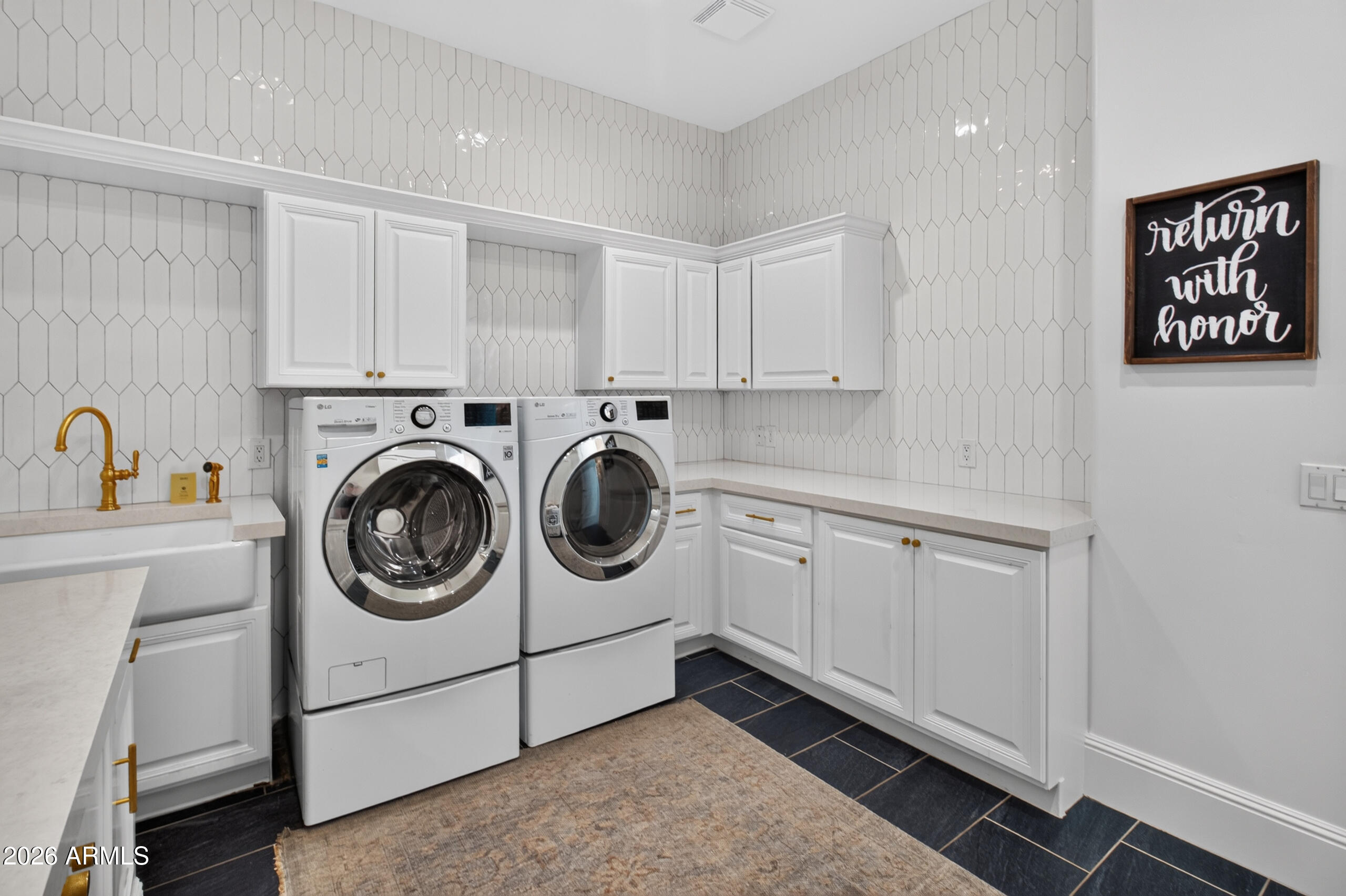 WHITEWING AT HIGLEY - Residential
