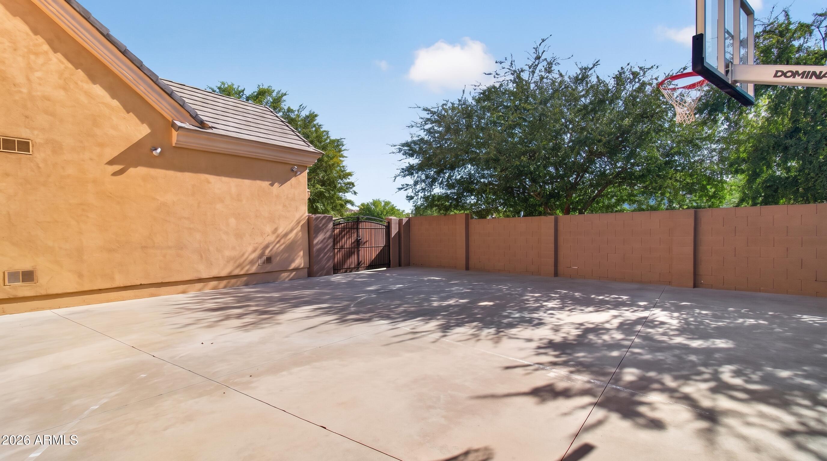 WHITEWING AT HIGLEY - Residential