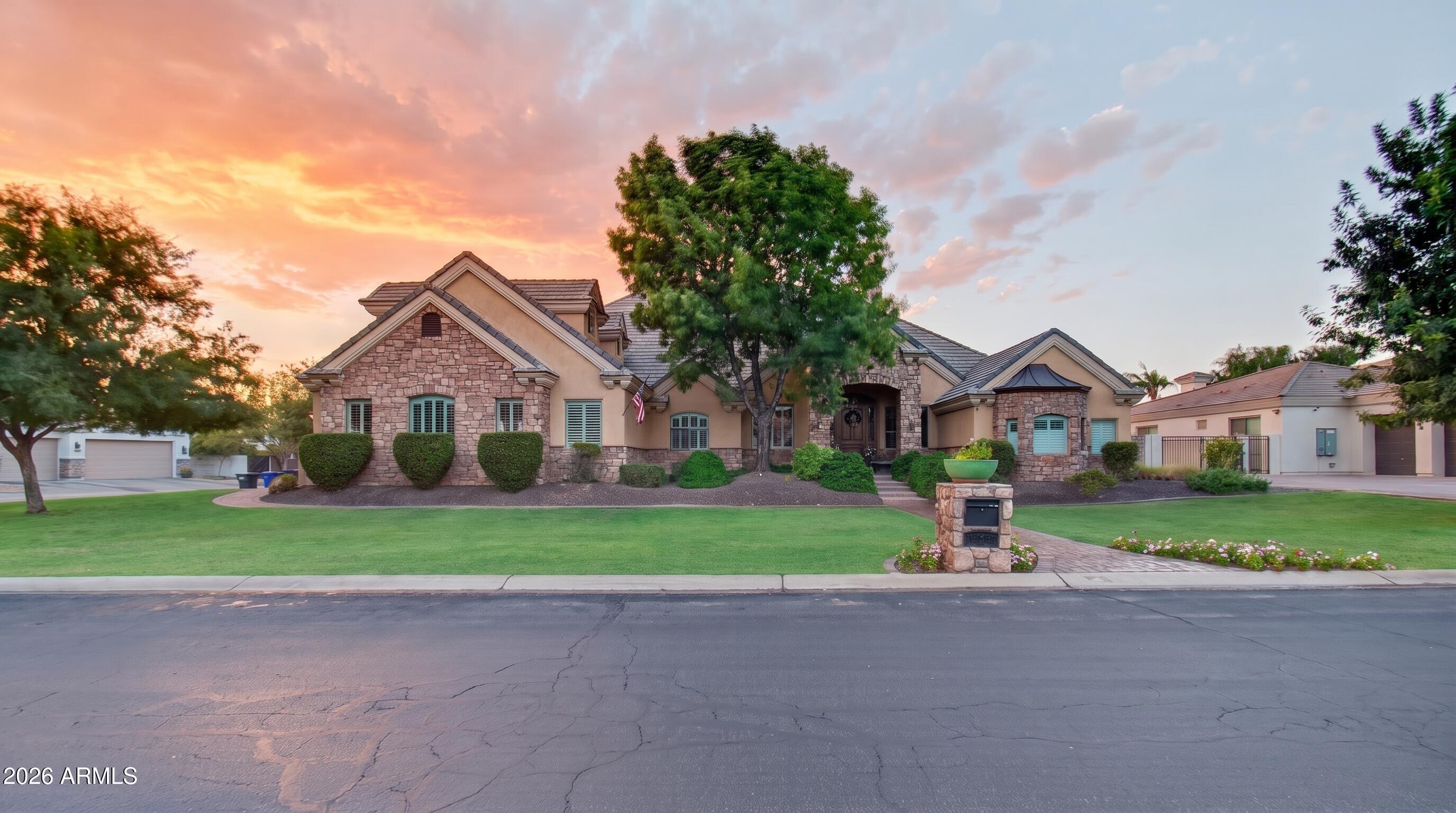 WHITEWING AT HIGLEY - Residential