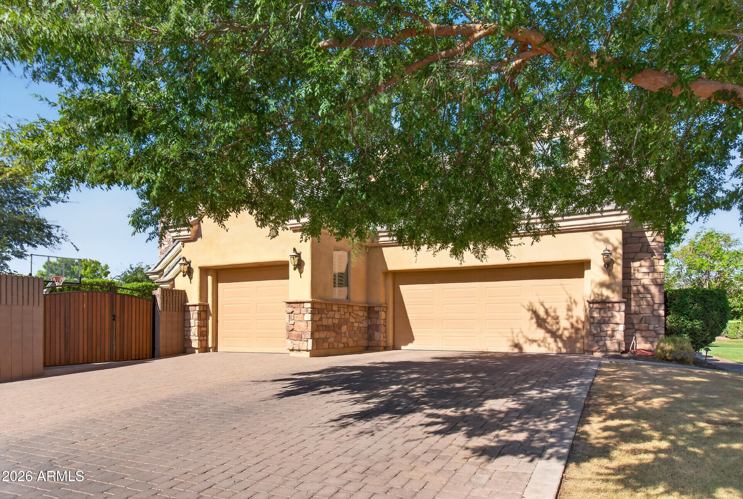 WHITEWING AT HIGLEY - Residential