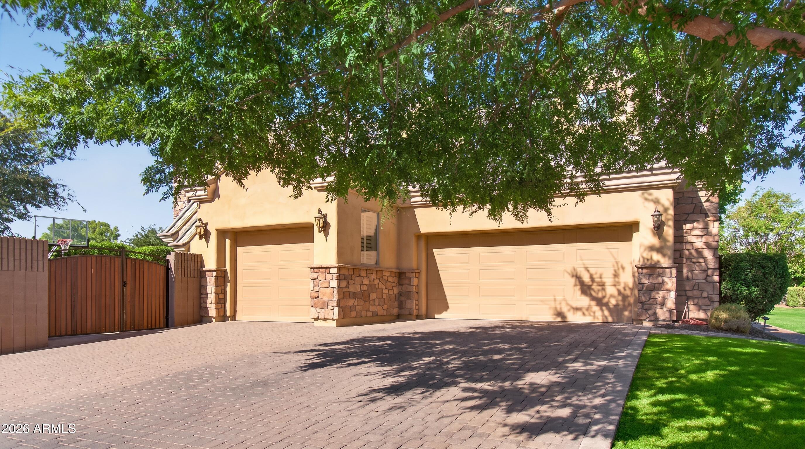 WHITEWING AT HIGLEY - Residential