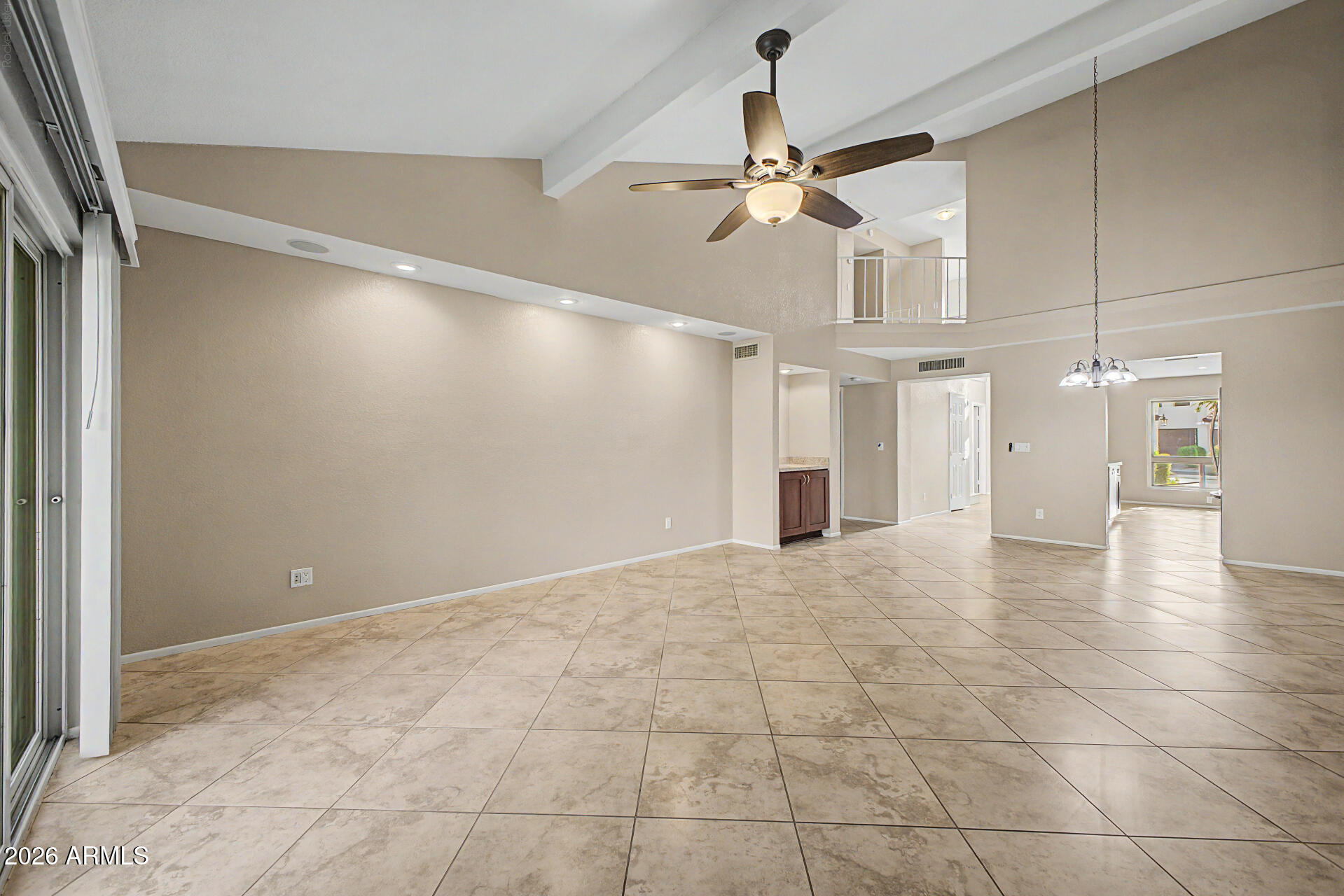 ROUND HILL CLUB AND TOWNHOMES AMD - Residential
