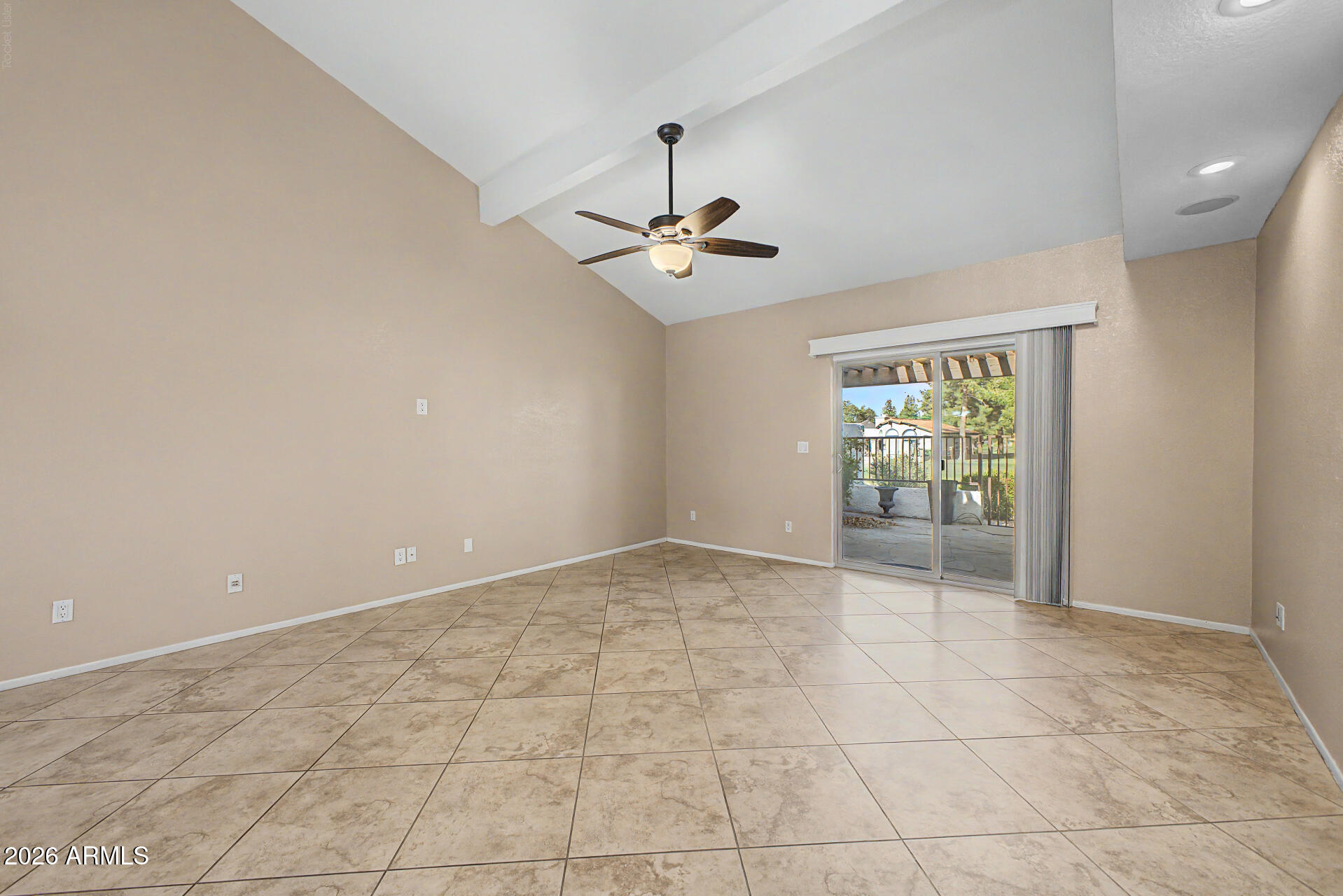 ROUND HILL CLUB AND TOWNHOMES AMD - Residential