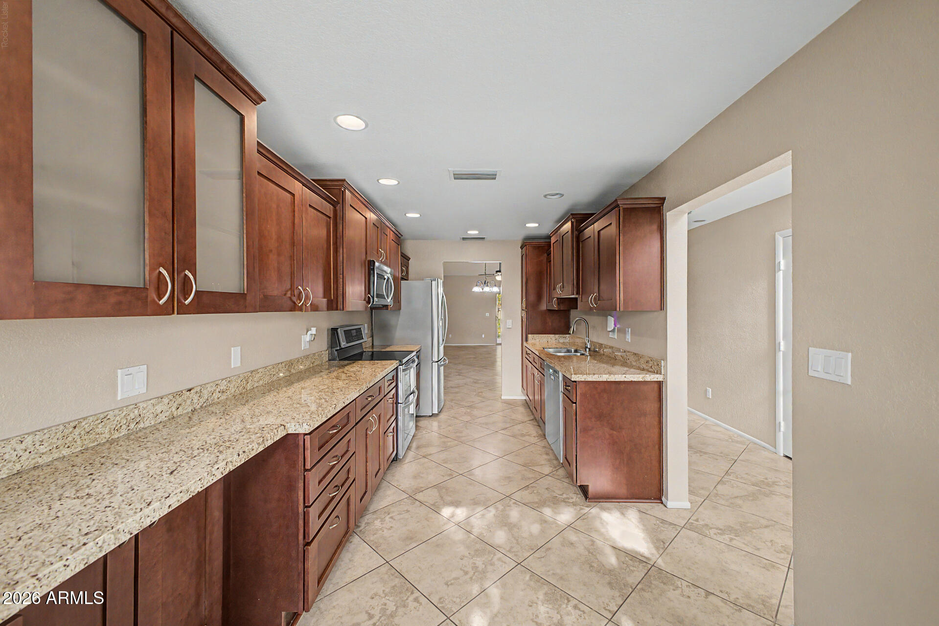 ROUND HILL CLUB AND TOWNHOMES AMD - Residential