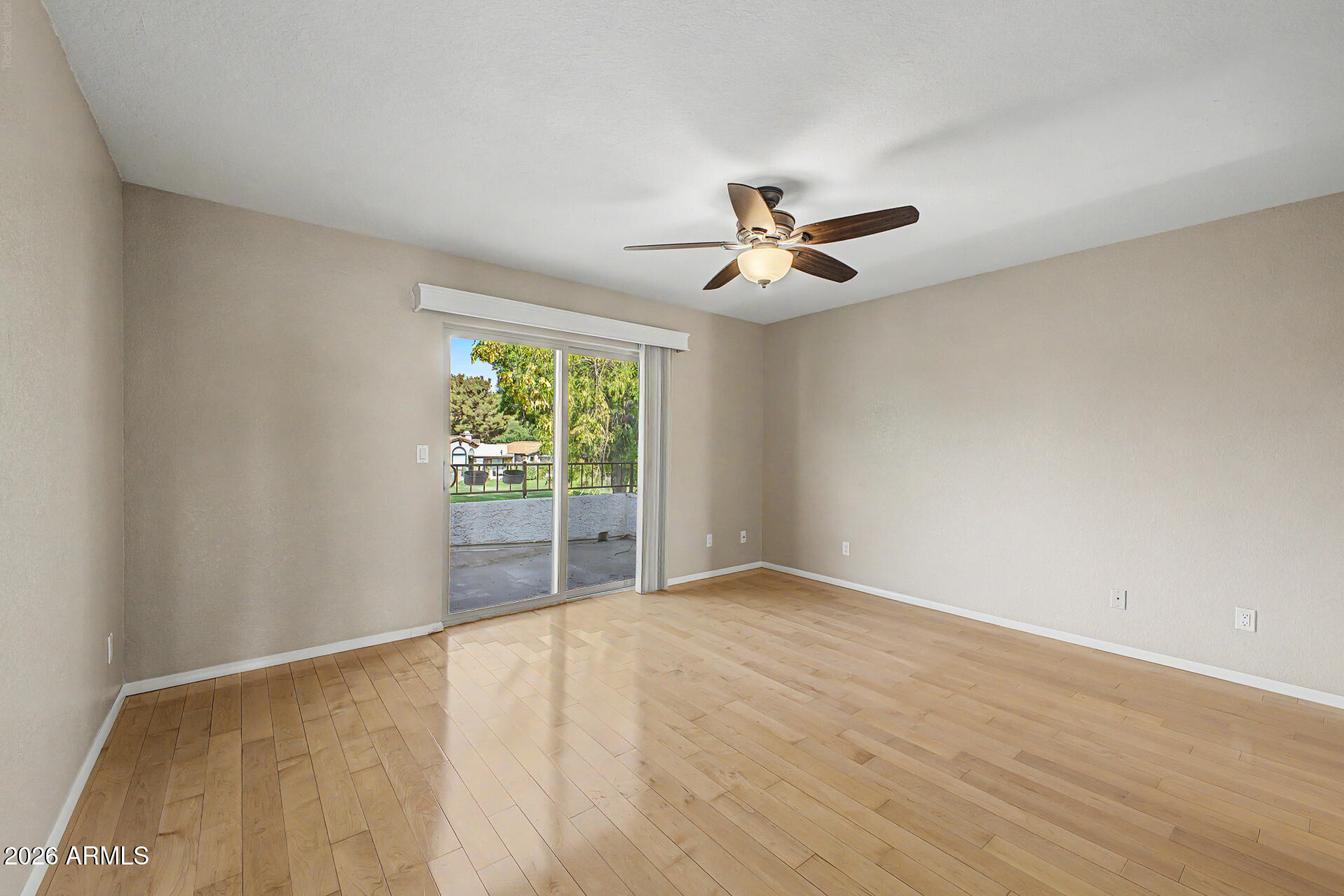 ROUND HILL CLUB AND TOWNHOMES AMD - Residential