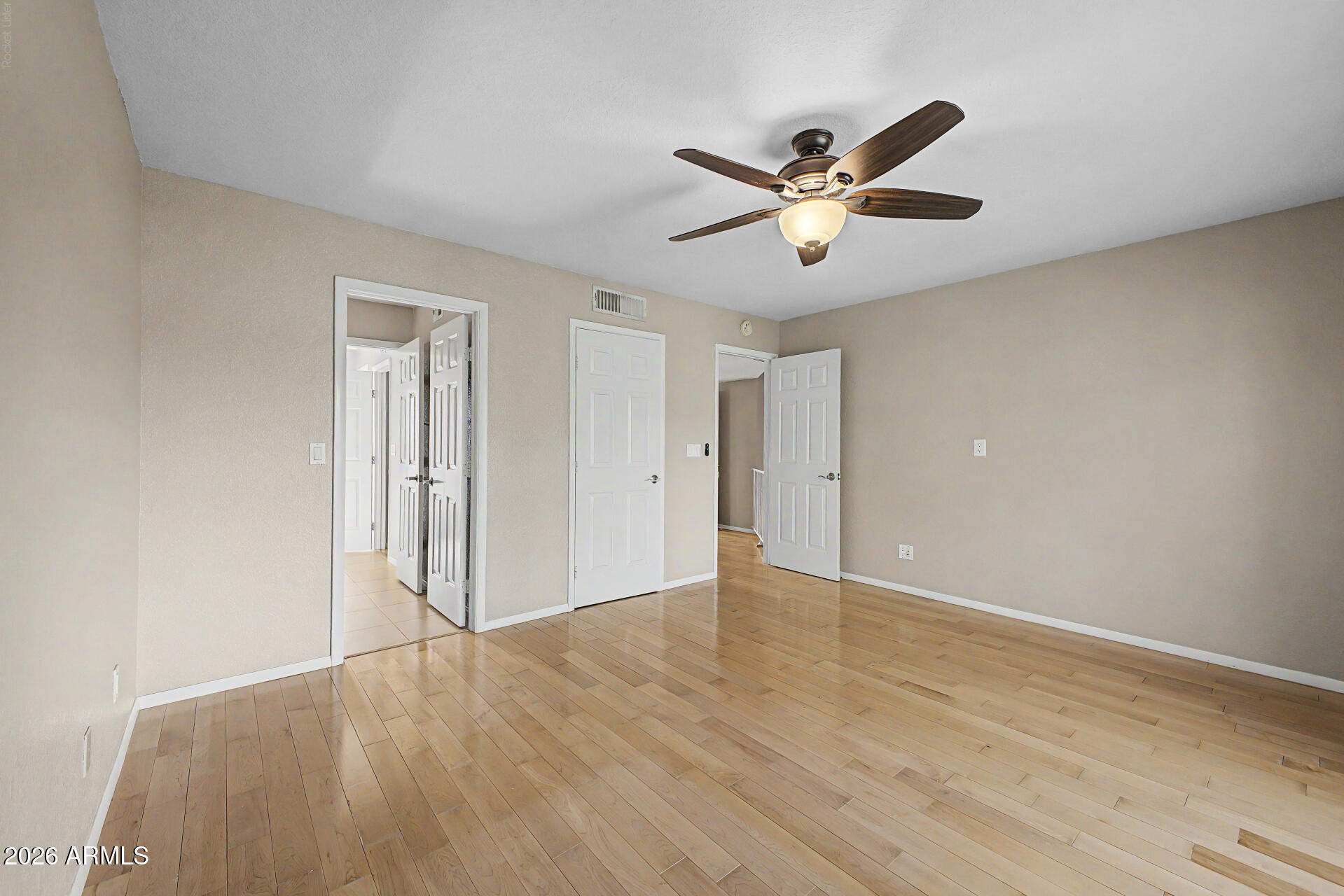 ROUND HILL CLUB AND TOWNHOMES AMD - Residential