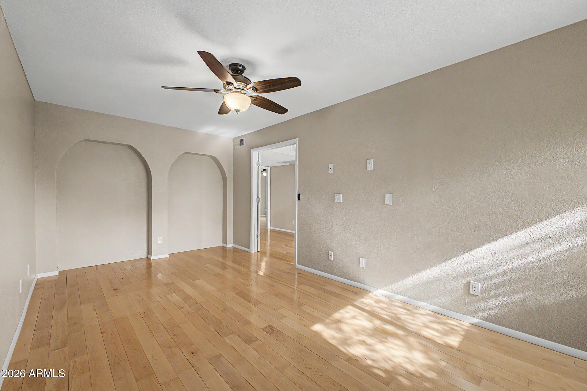 ROUND HILL CLUB AND TOWNHOMES AMD - Residential