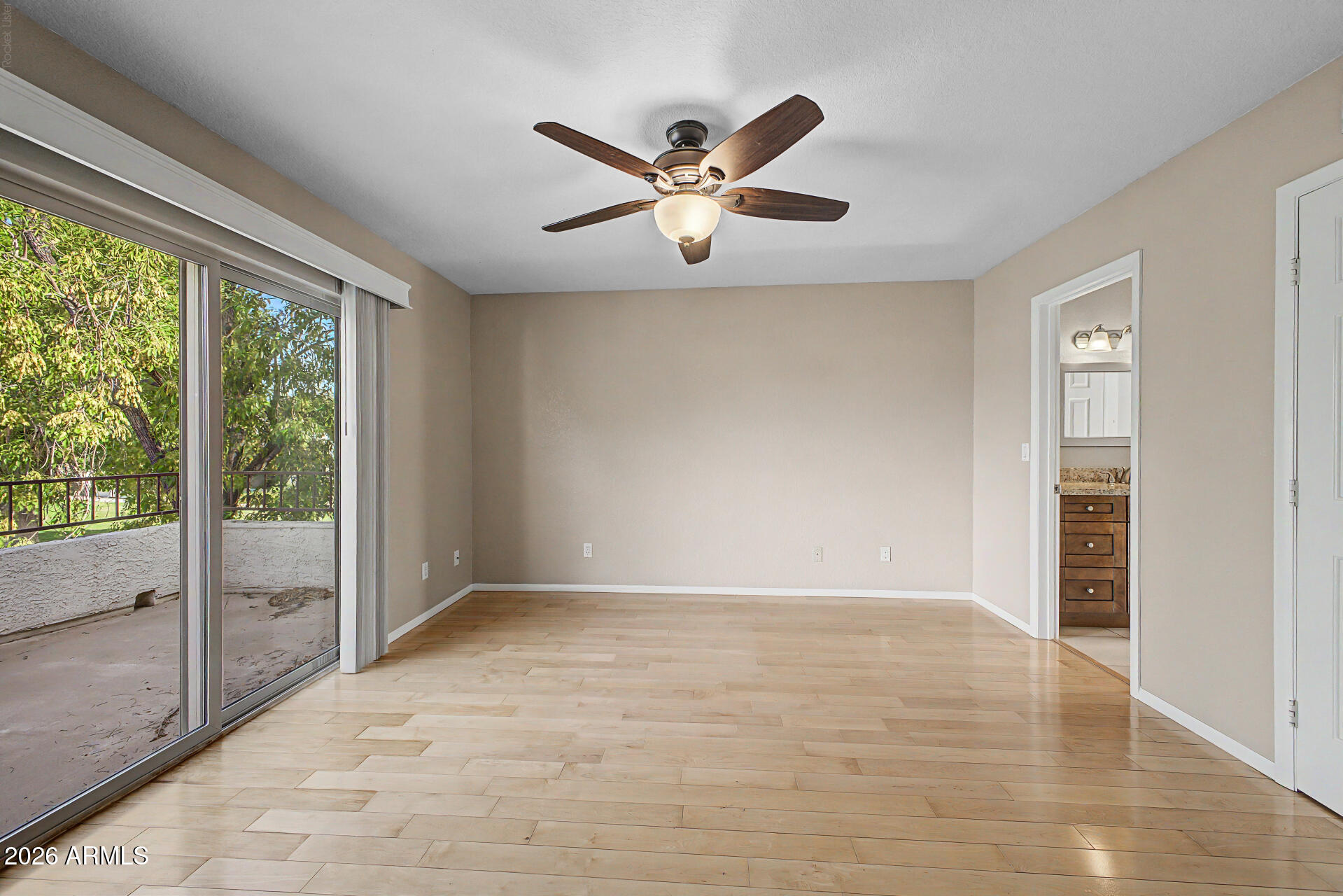 ROUND HILL CLUB AND TOWNHOMES AMD - Residential