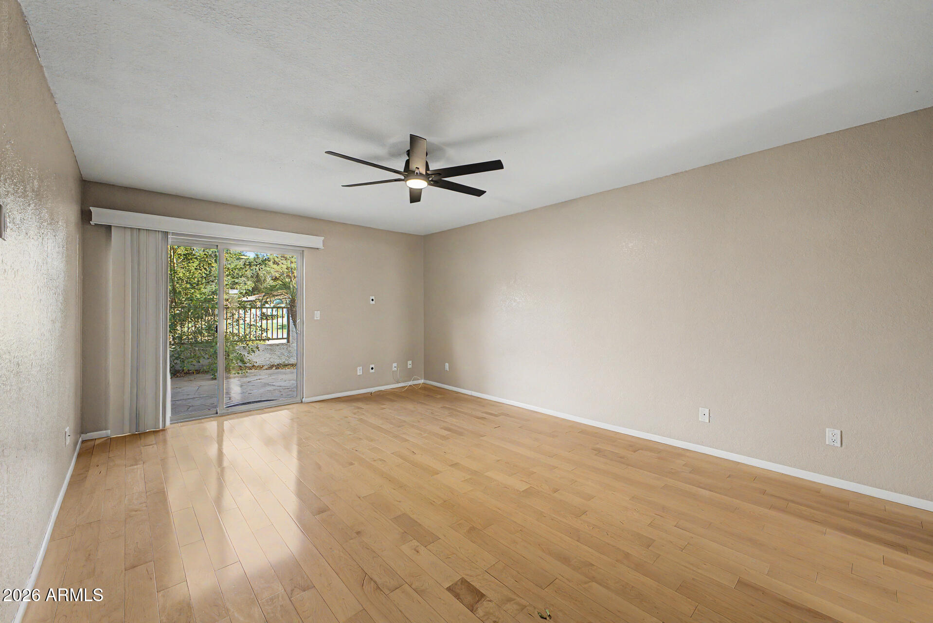 ROUND HILL CLUB AND TOWNHOMES AMD - Residential