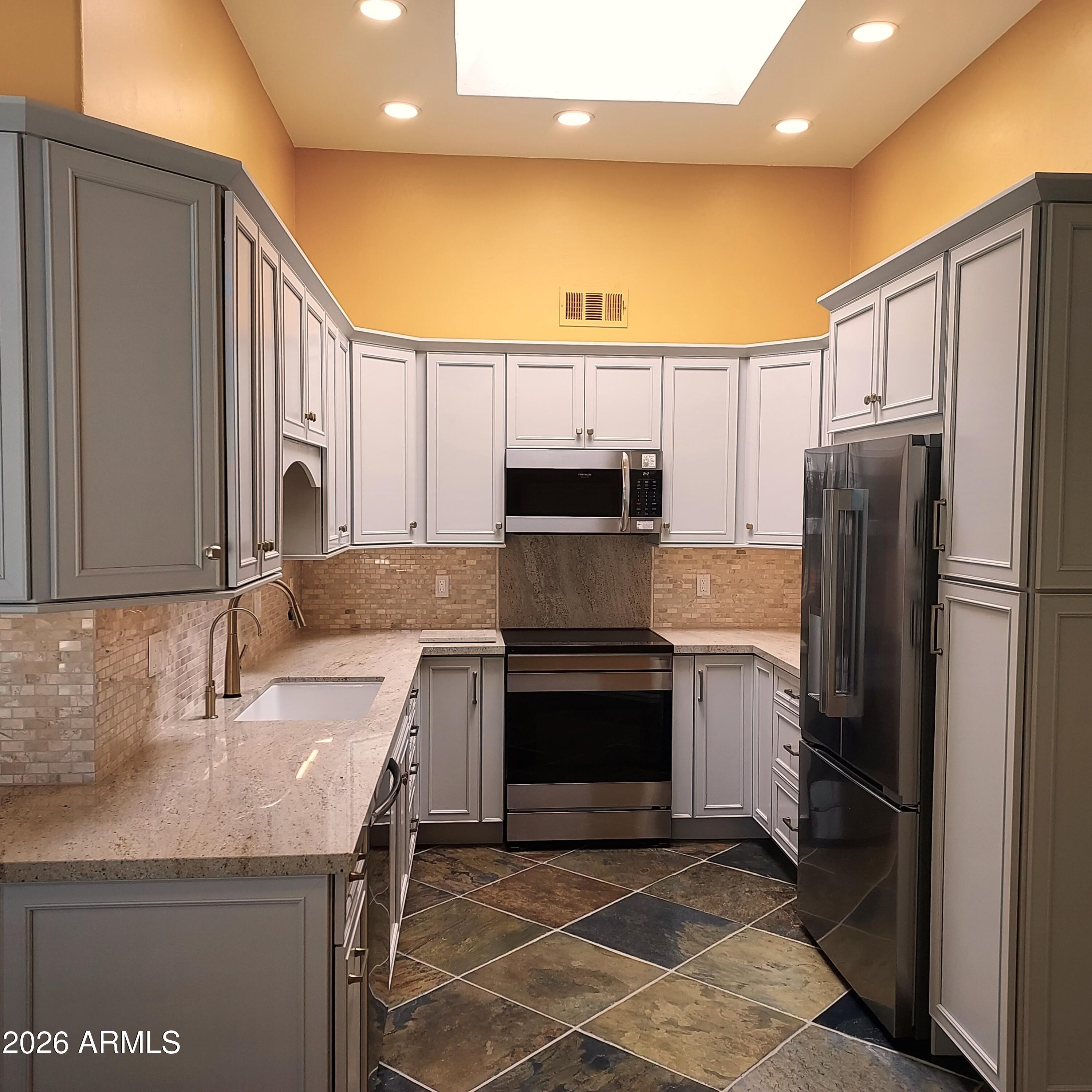 LA MARIPOSA VILLAS 3 in McCormick Ranch - Residential Lease