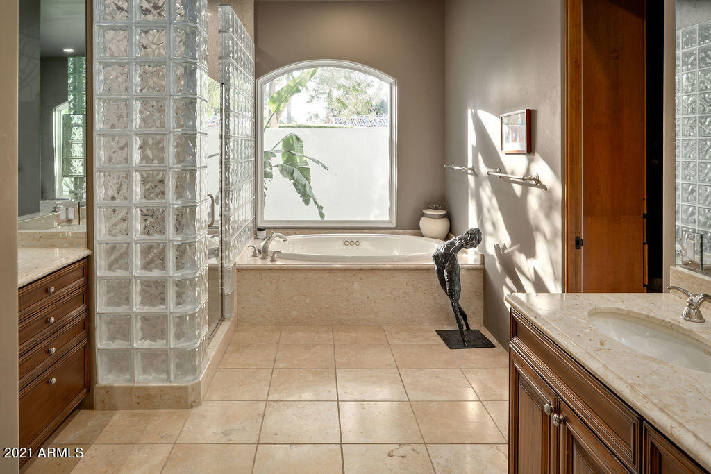 CASA BLANCA ESTATES LOT 20-37 & TR A - Residential