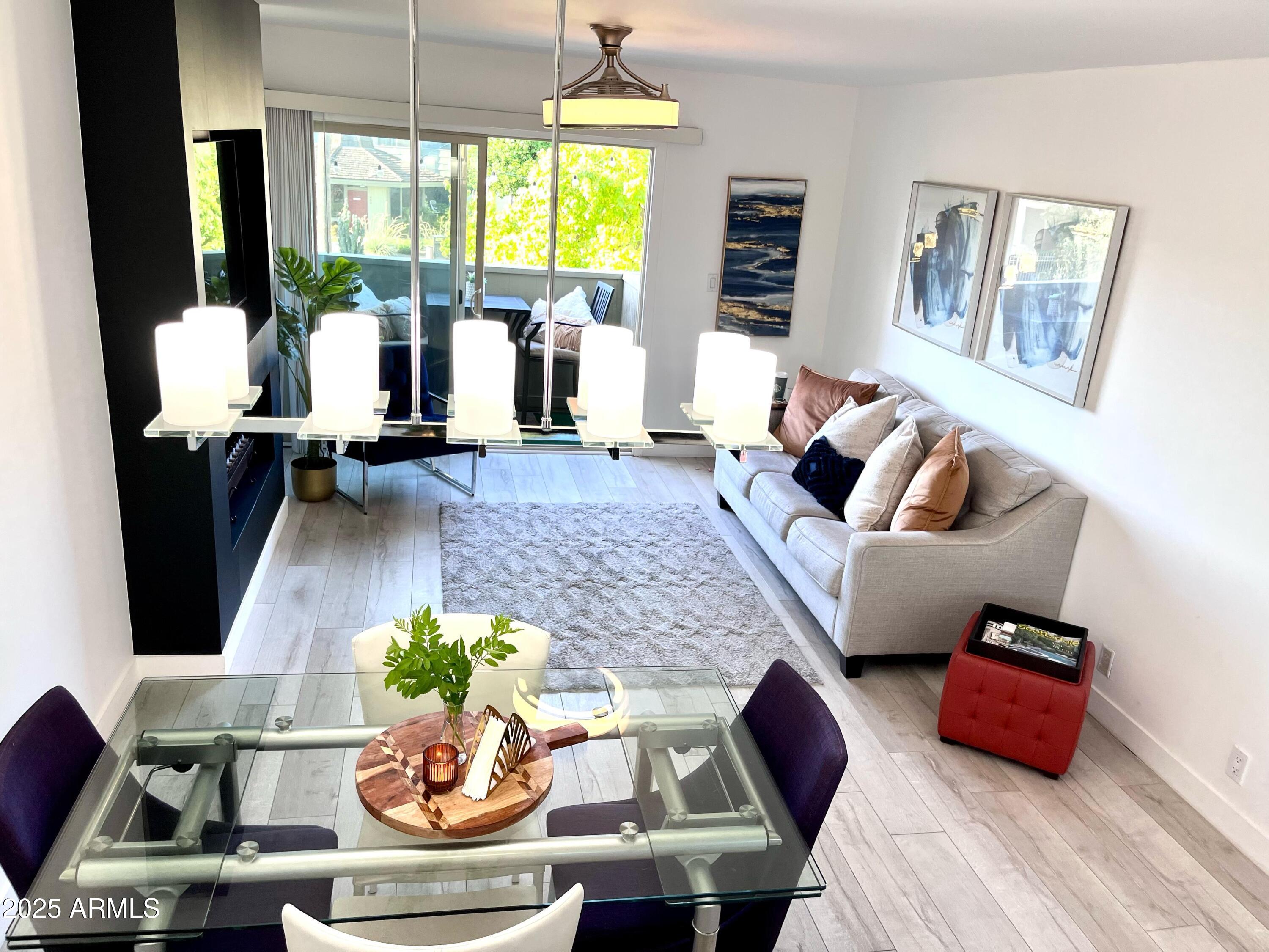 CAMELBACK HOUSE - Residential
