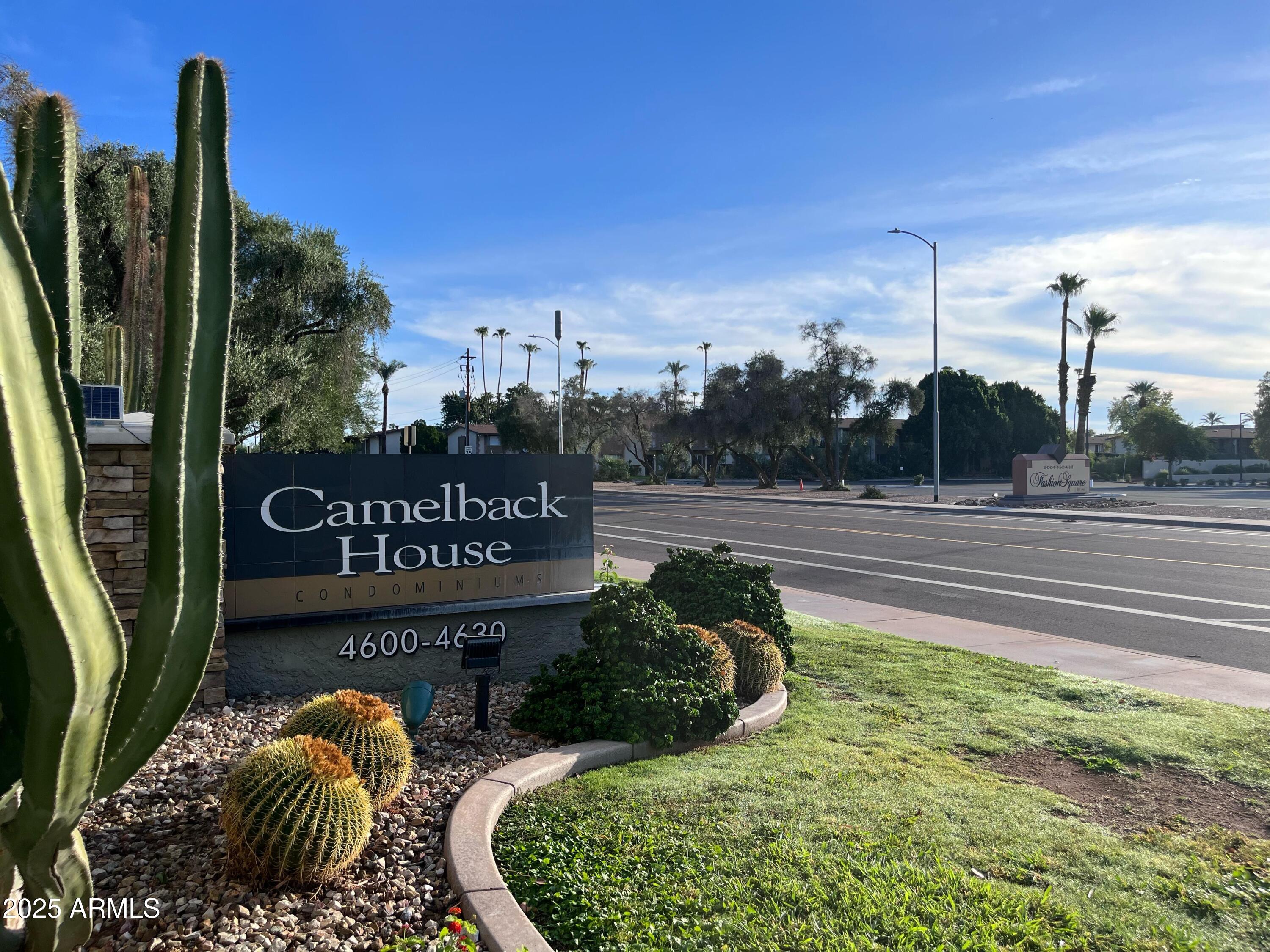 CAMELBACK HOUSE - Residential
