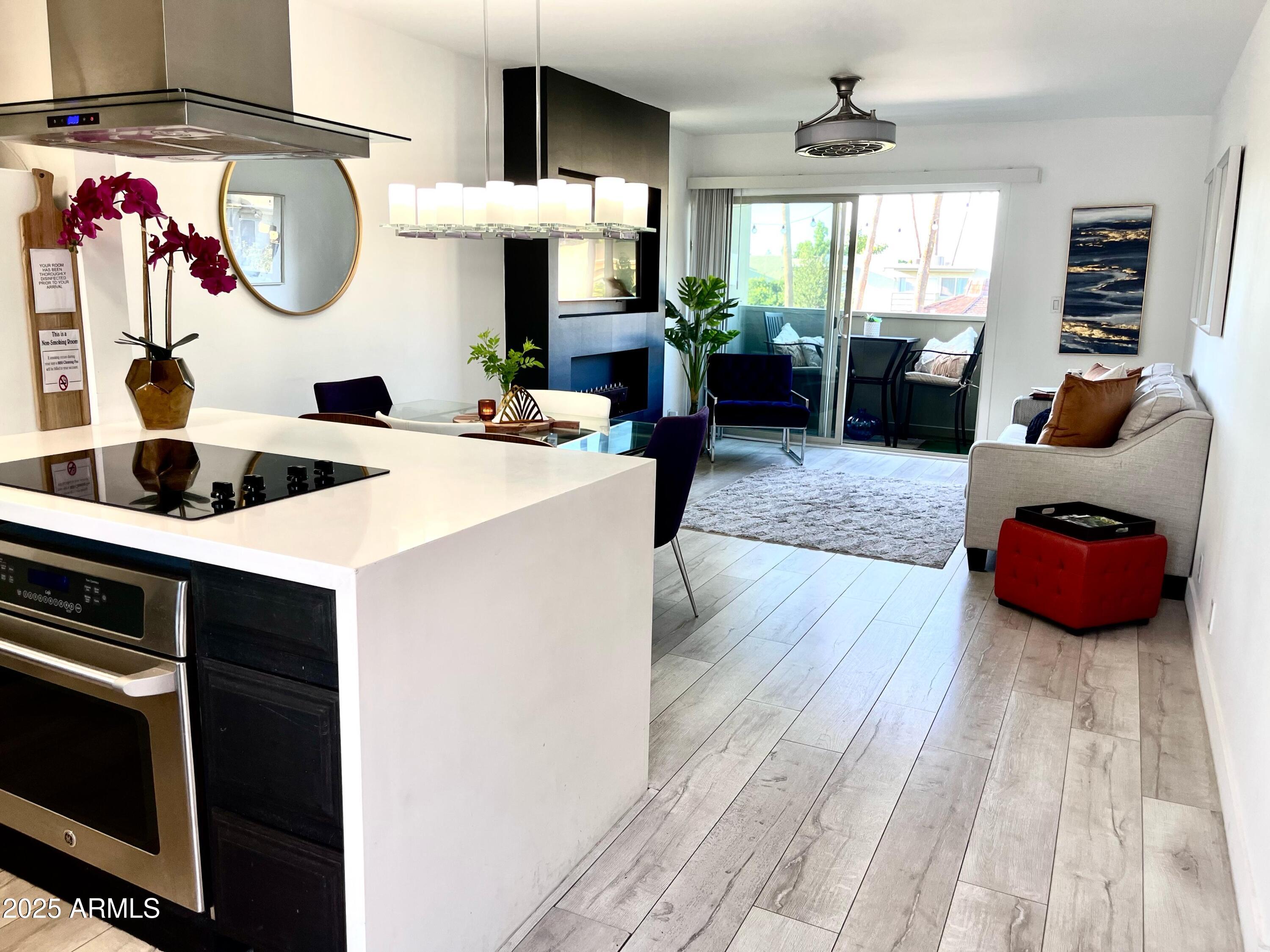 CAMELBACK HOUSE - Residential