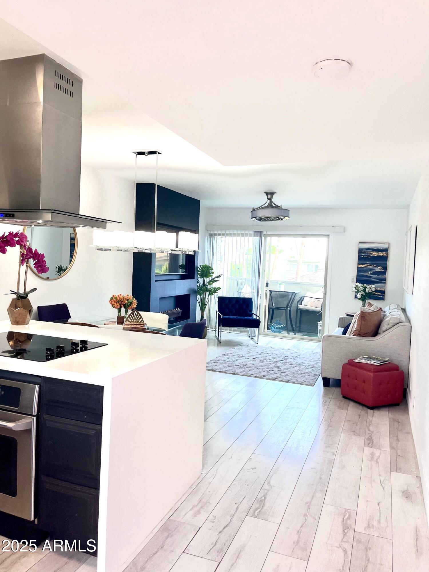 CAMELBACK HOUSE - Residential