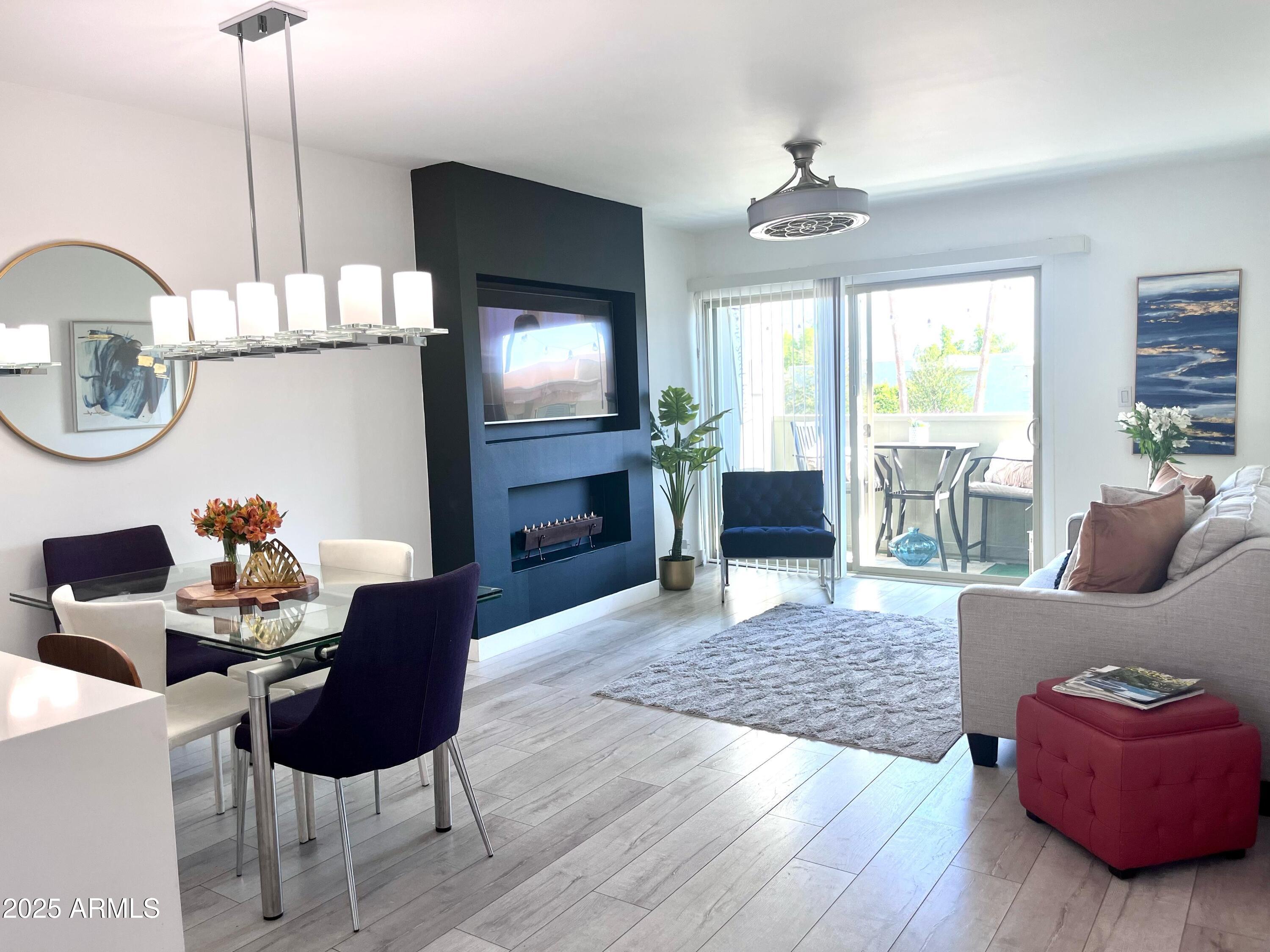 CAMELBACK HOUSE - Residential