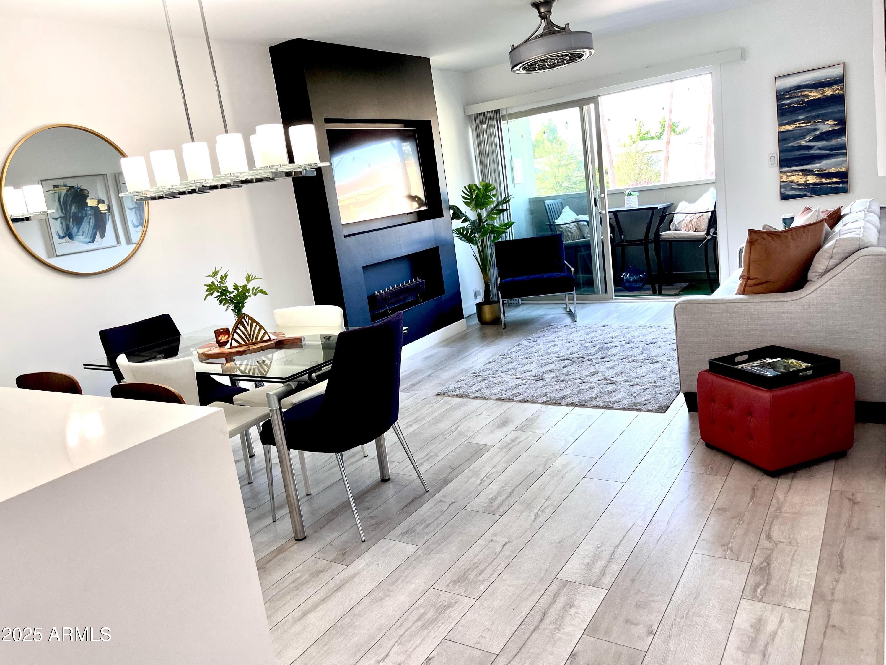 CAMELBACK HOUSE - Residential