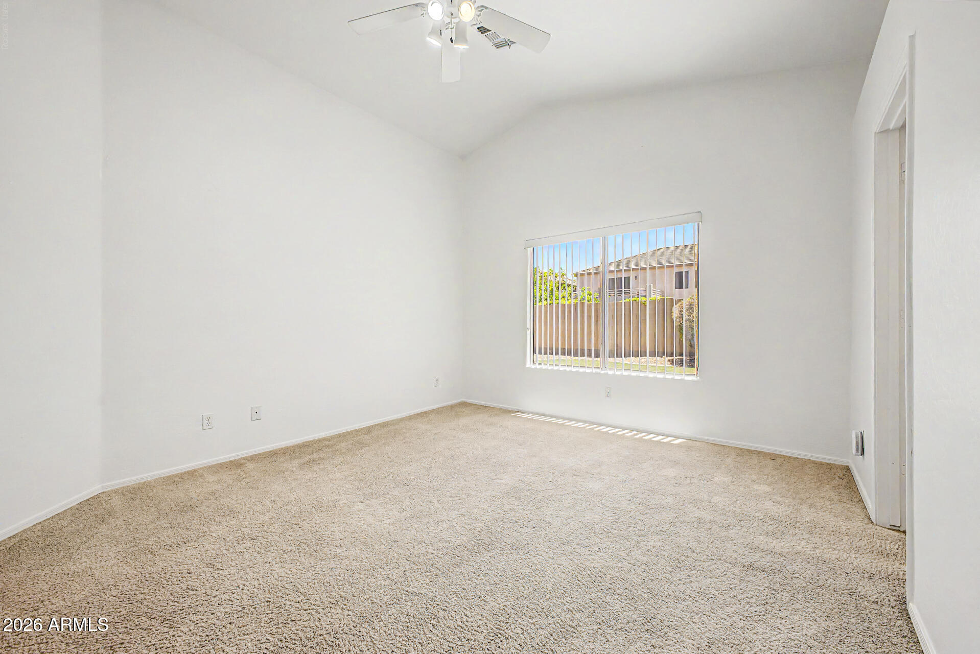 DREAMING SUMMIT - Residential