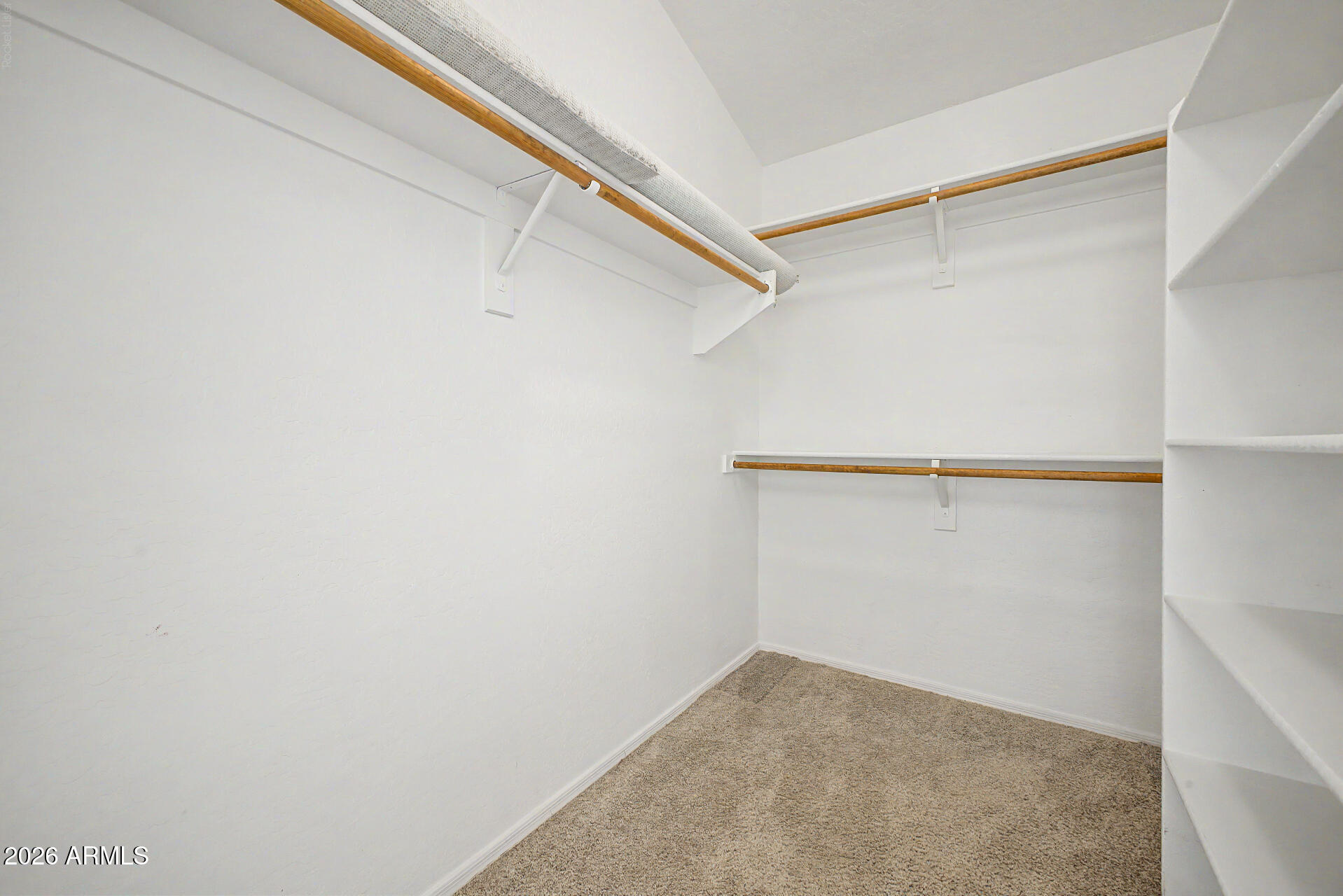 DREAMING SUMMIT - Residential