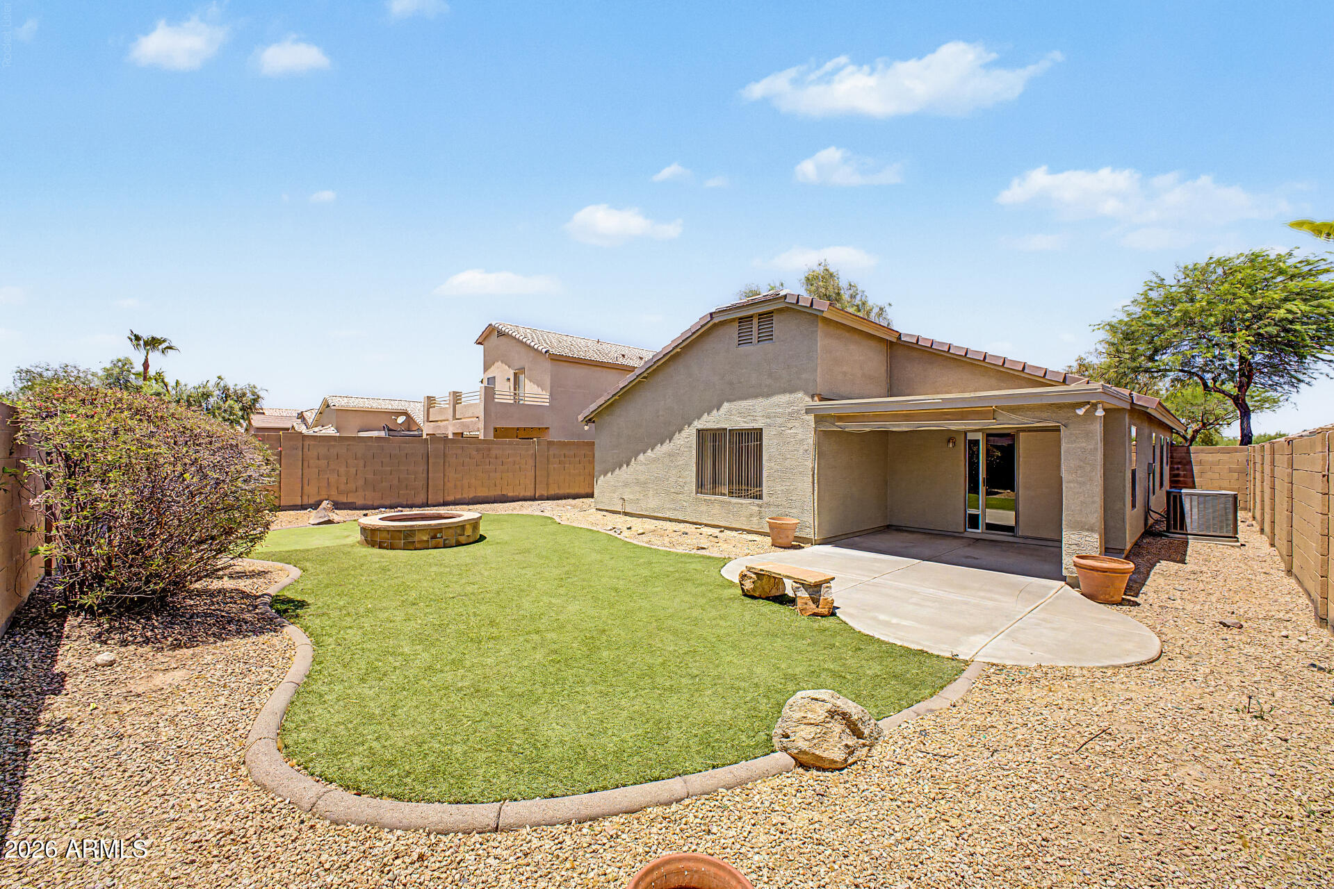 DREAMING SUMMIT - Residential