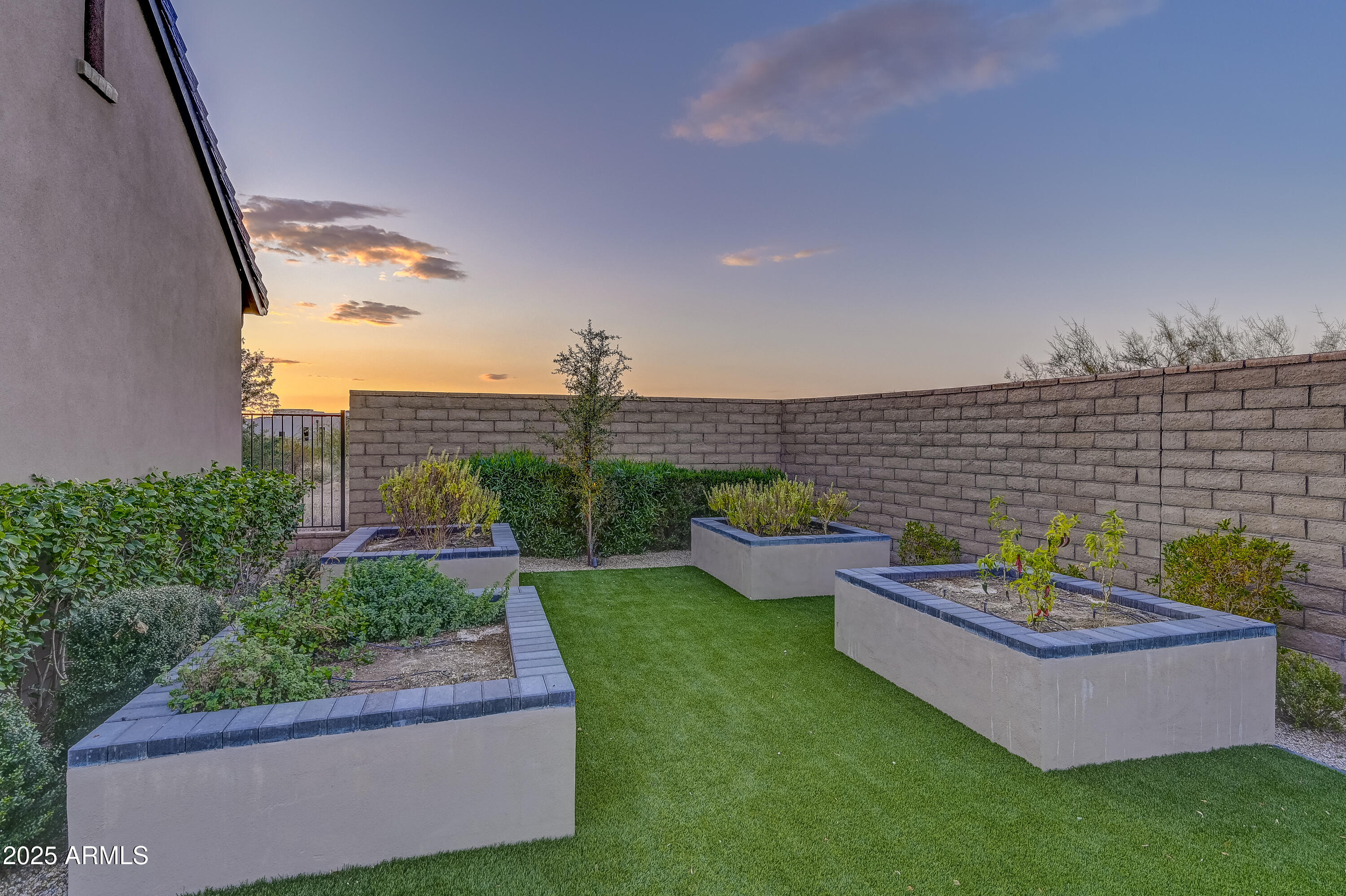 BRONCO ESTATES - Residential
