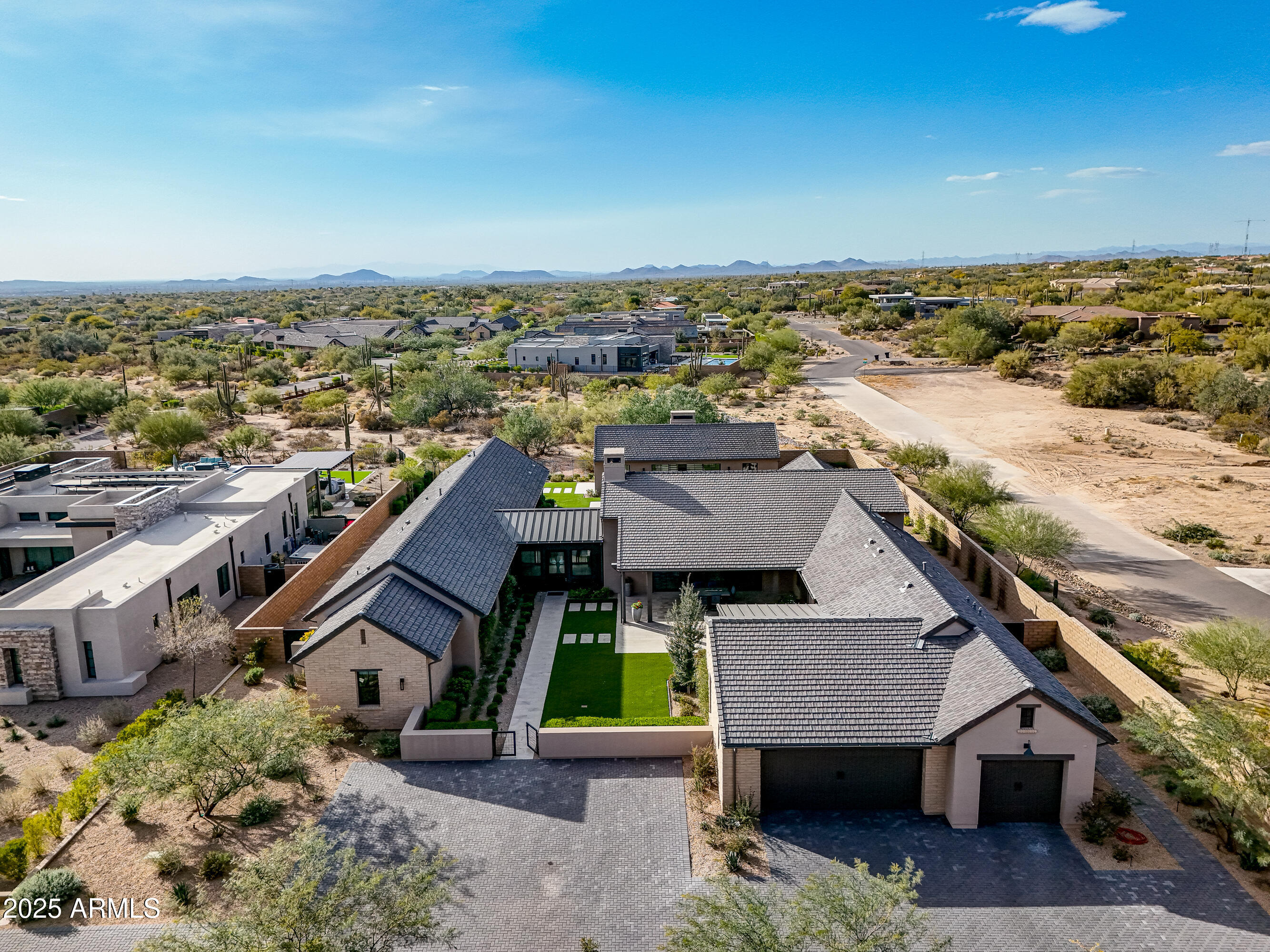 BRONCO ESTATES - Residential
