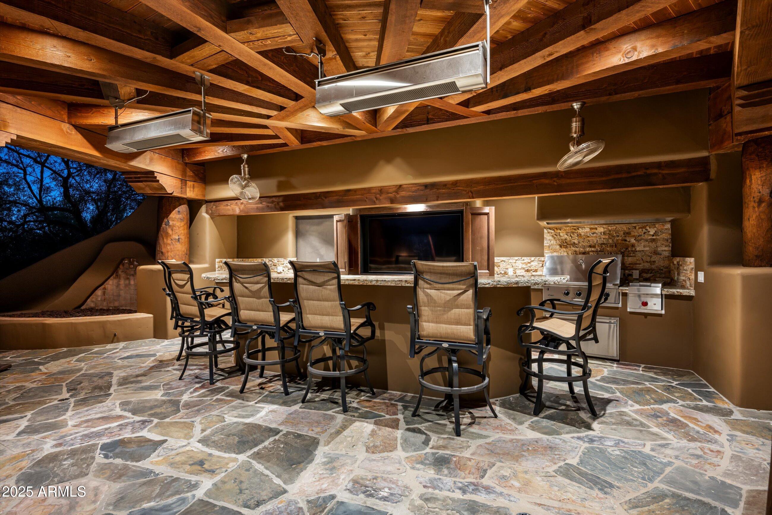 WHISPER ROCK - Residential