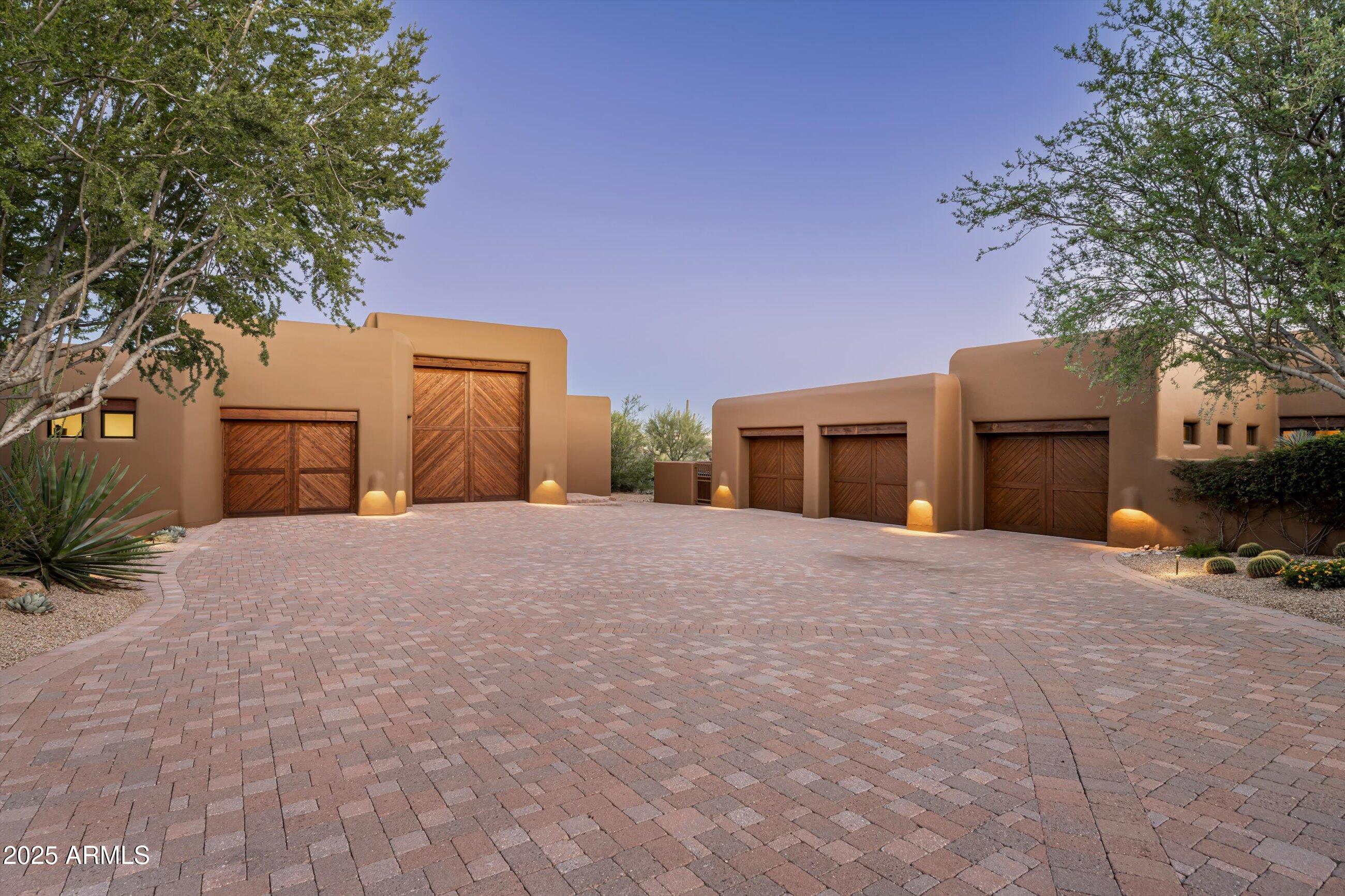 WHISPER ROCK - Residential