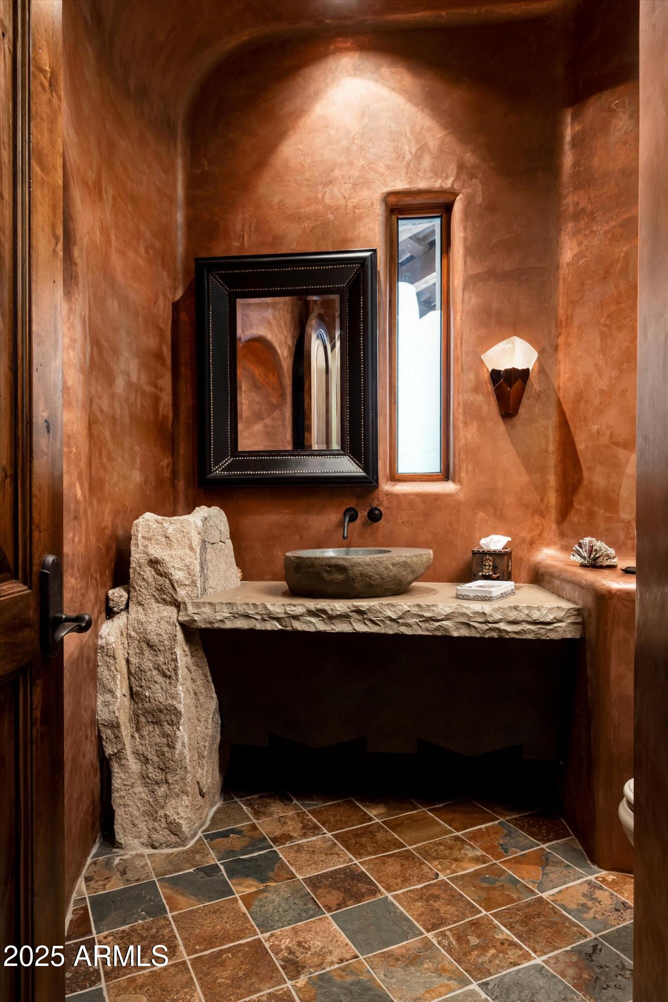 WHISPER ROCK - Residential