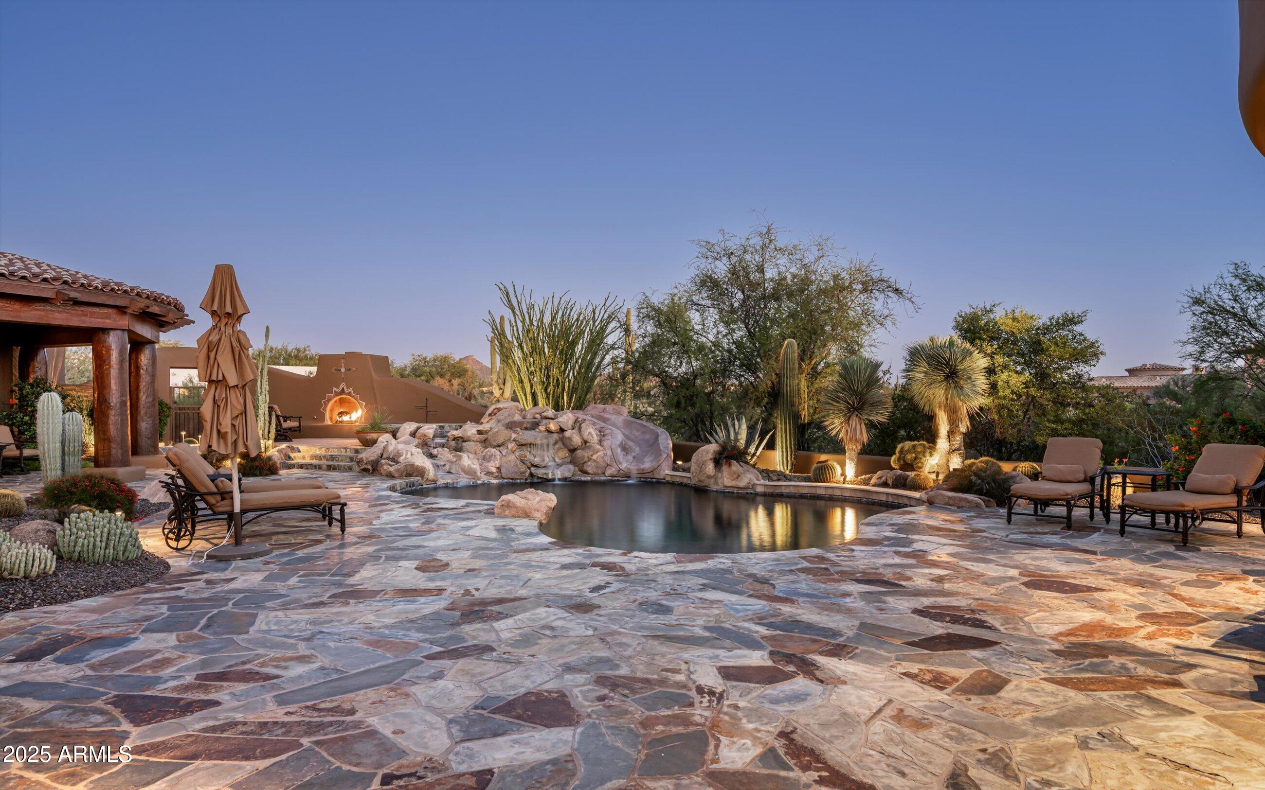 WHISPER ROCK - Residential