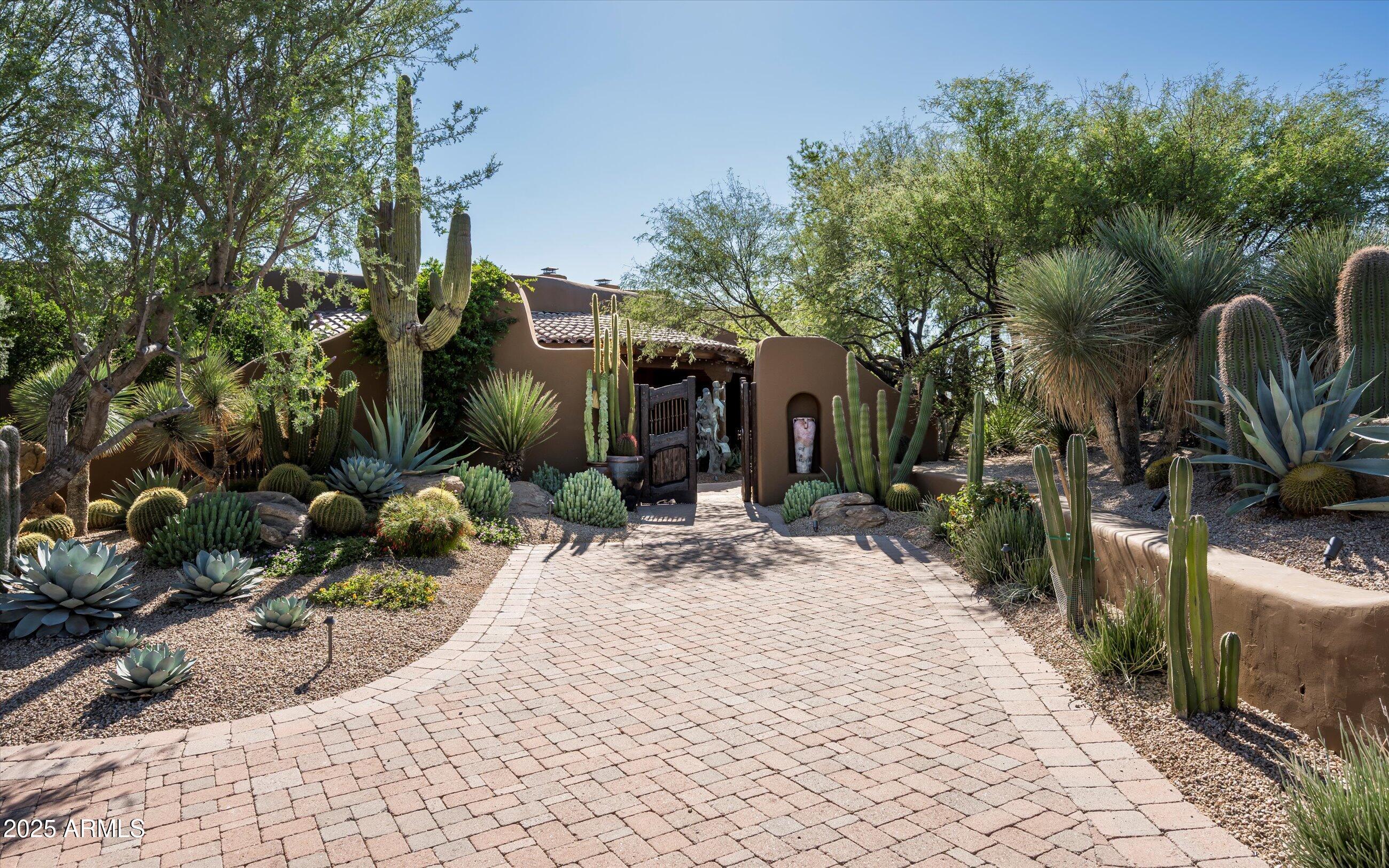 WHISPER ROCK - Residential