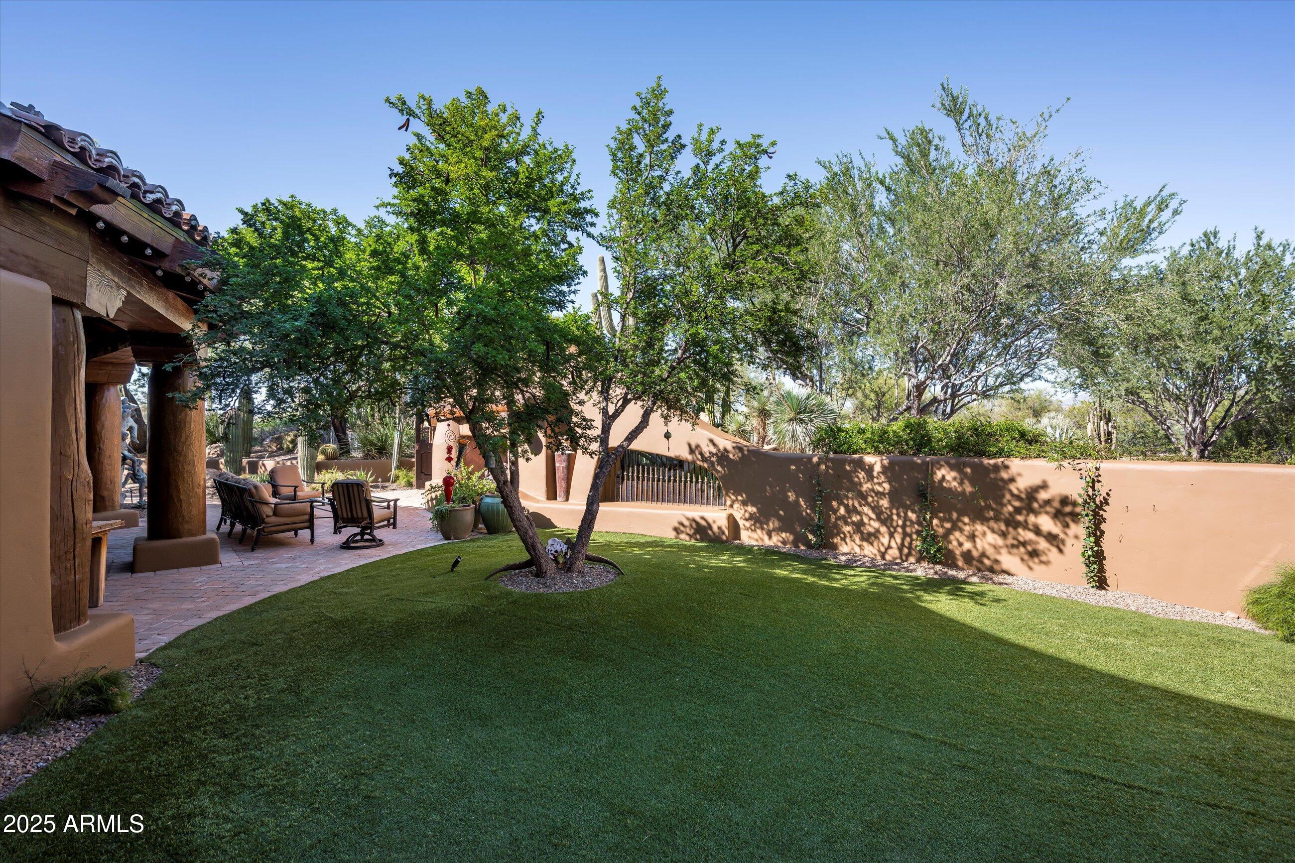 WHISPER ROCK - Residential