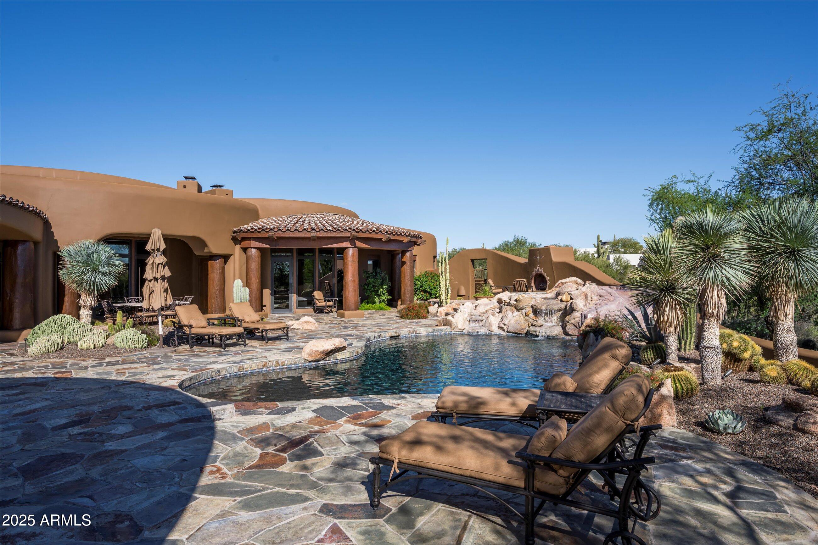 WHISPER ROCK - Residential