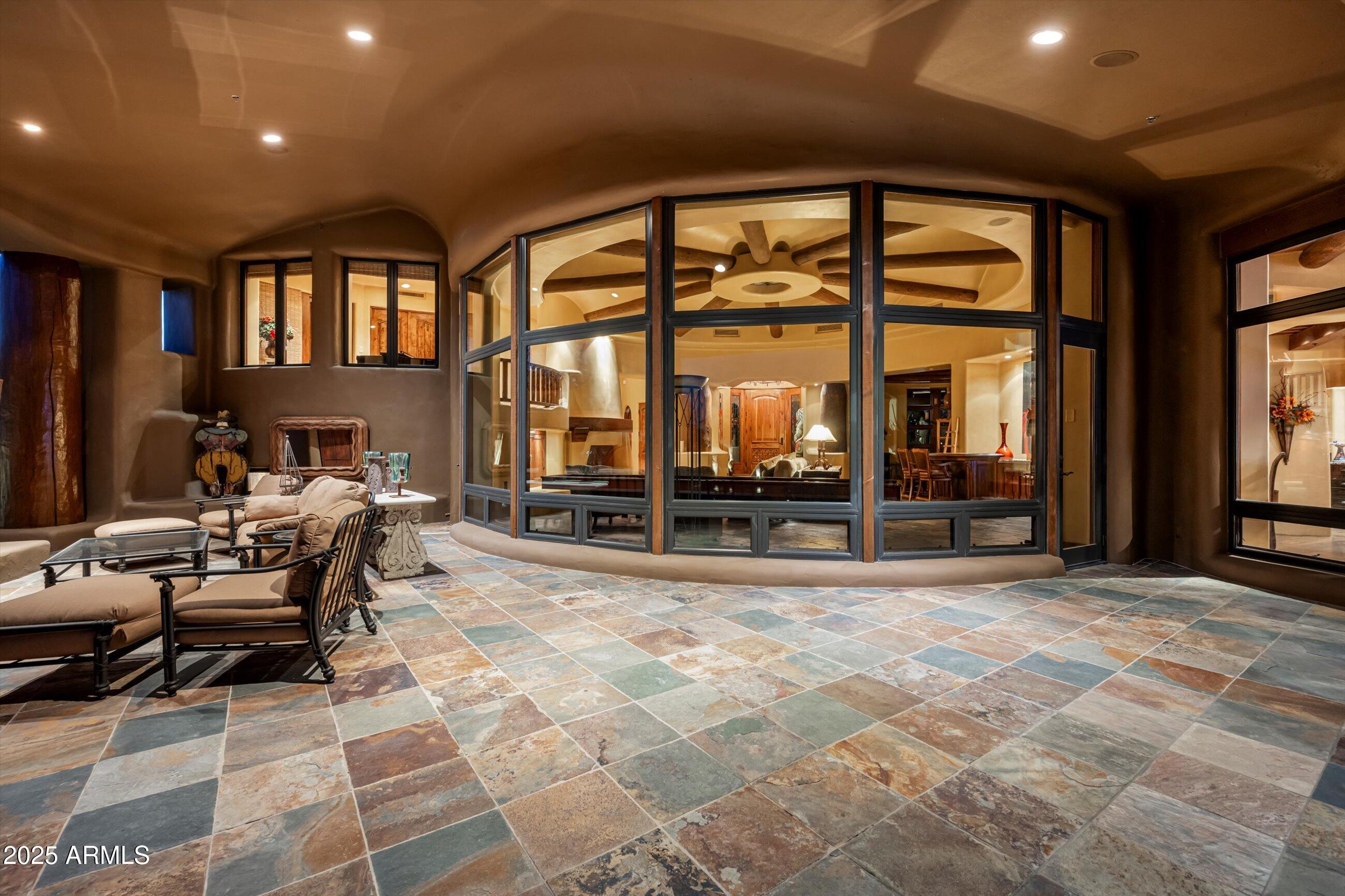 WHISPER ROCK - Residential