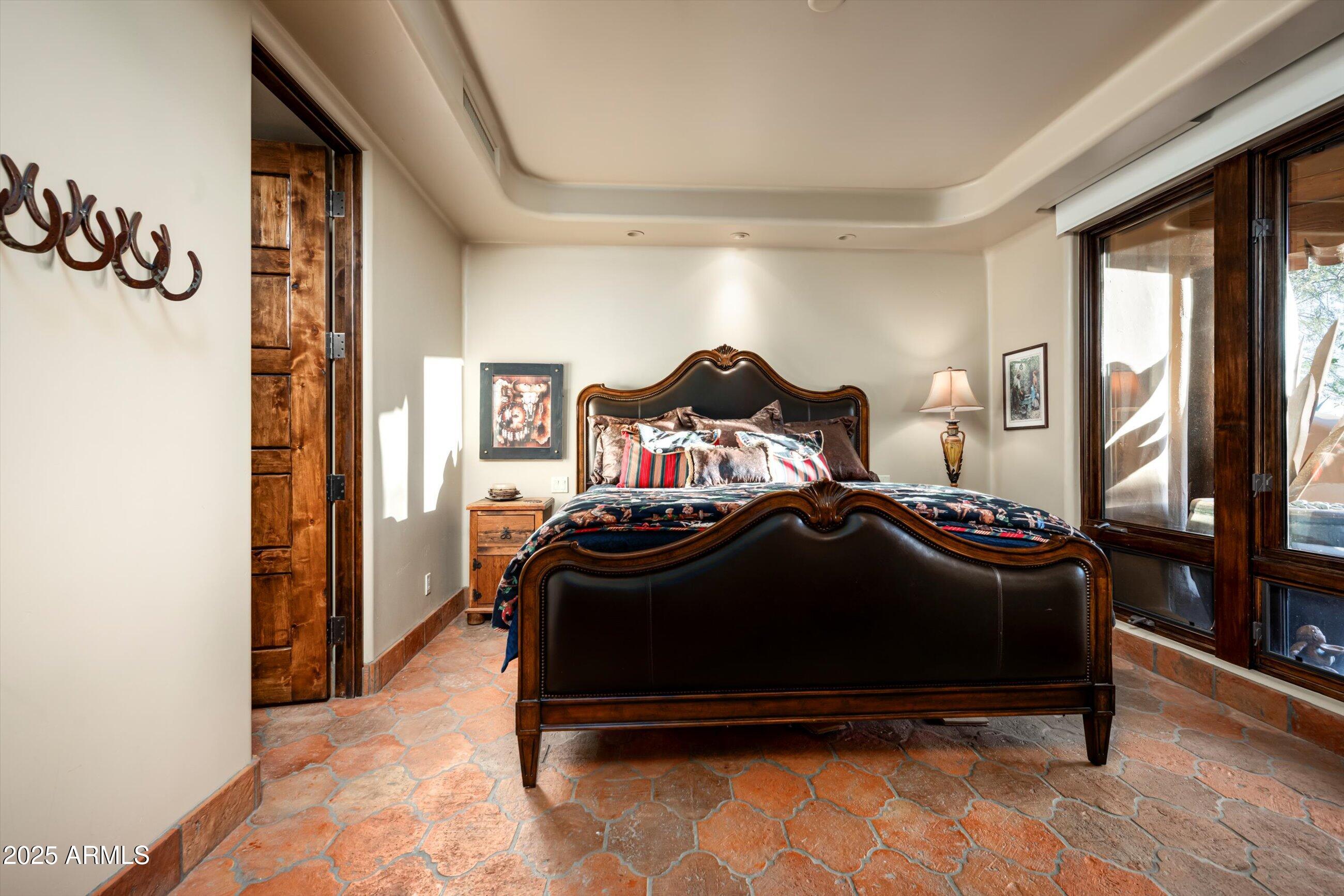WHISPER ROCK - Residential