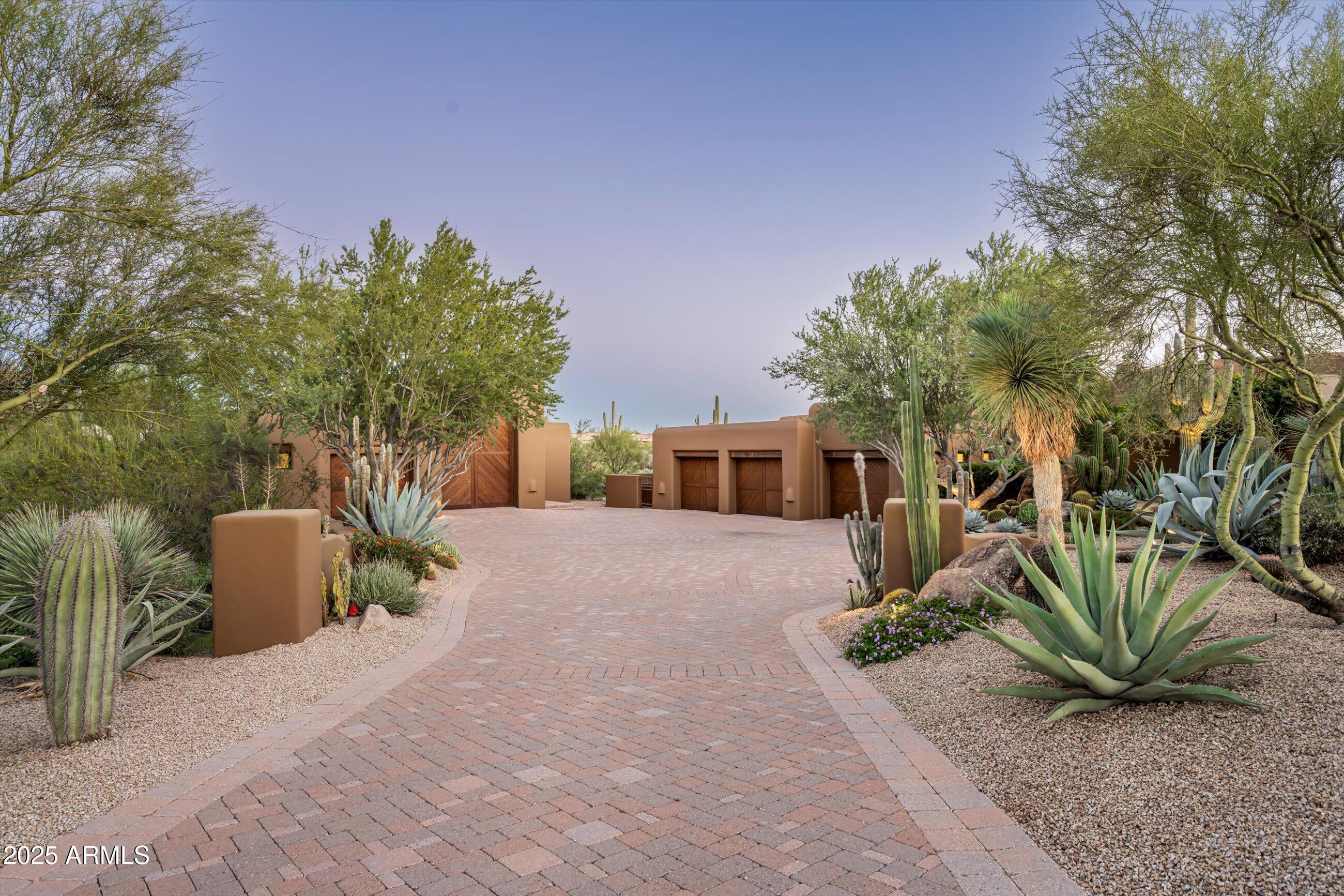 WHISPER ROCK - Residential