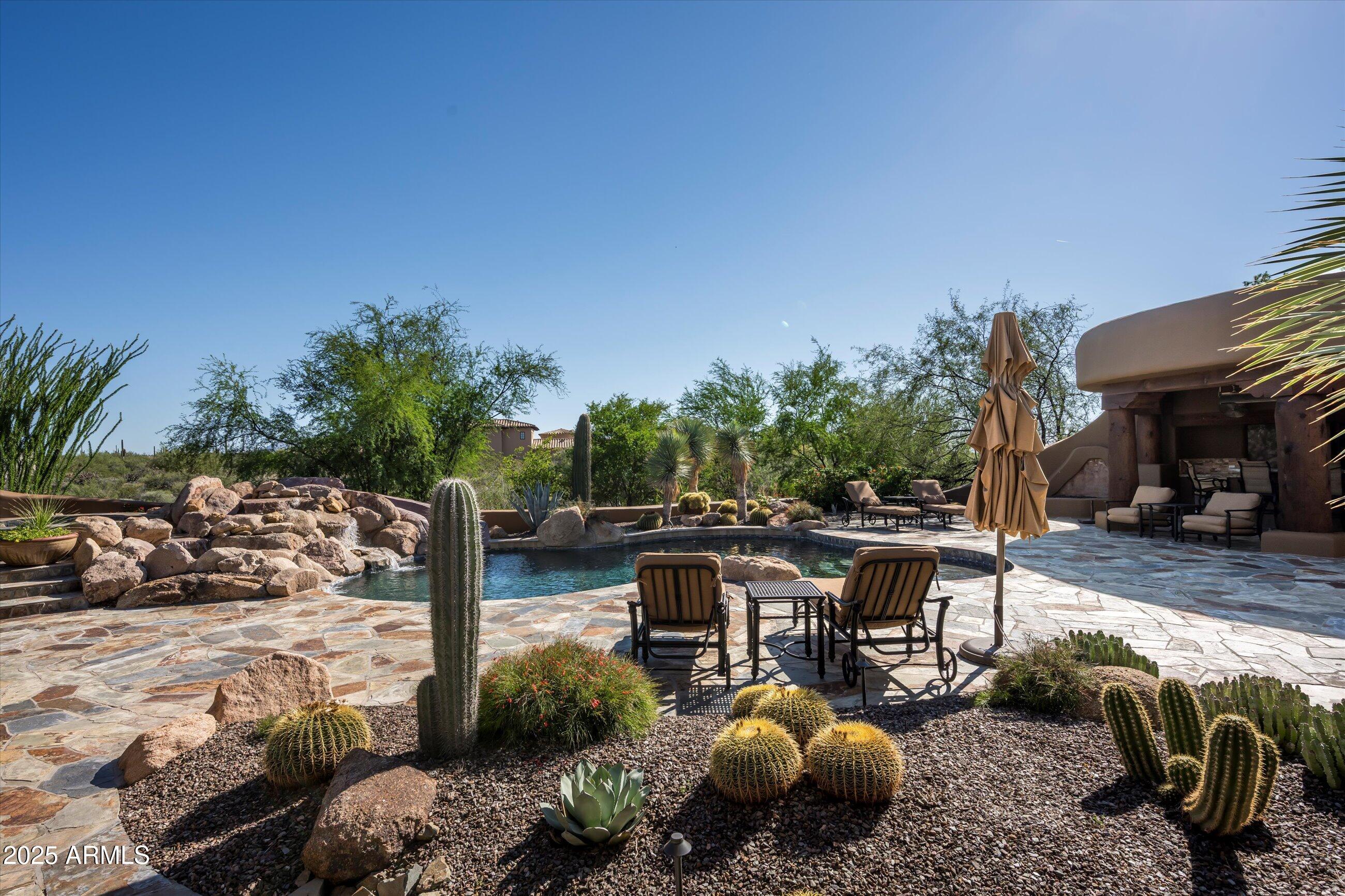 WHISPER ROCK - Residential