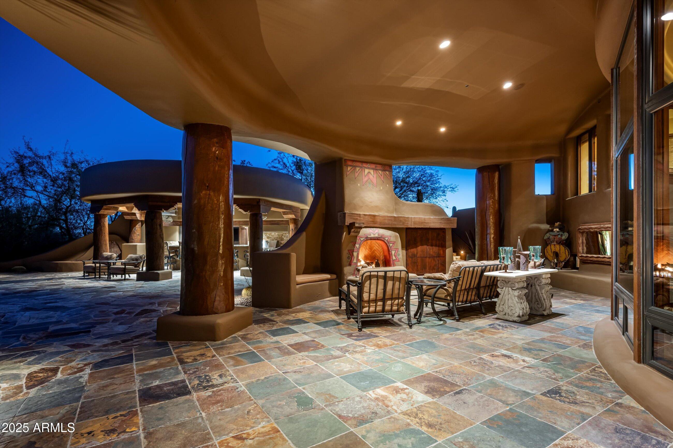 WHISPER ROCK - Residential