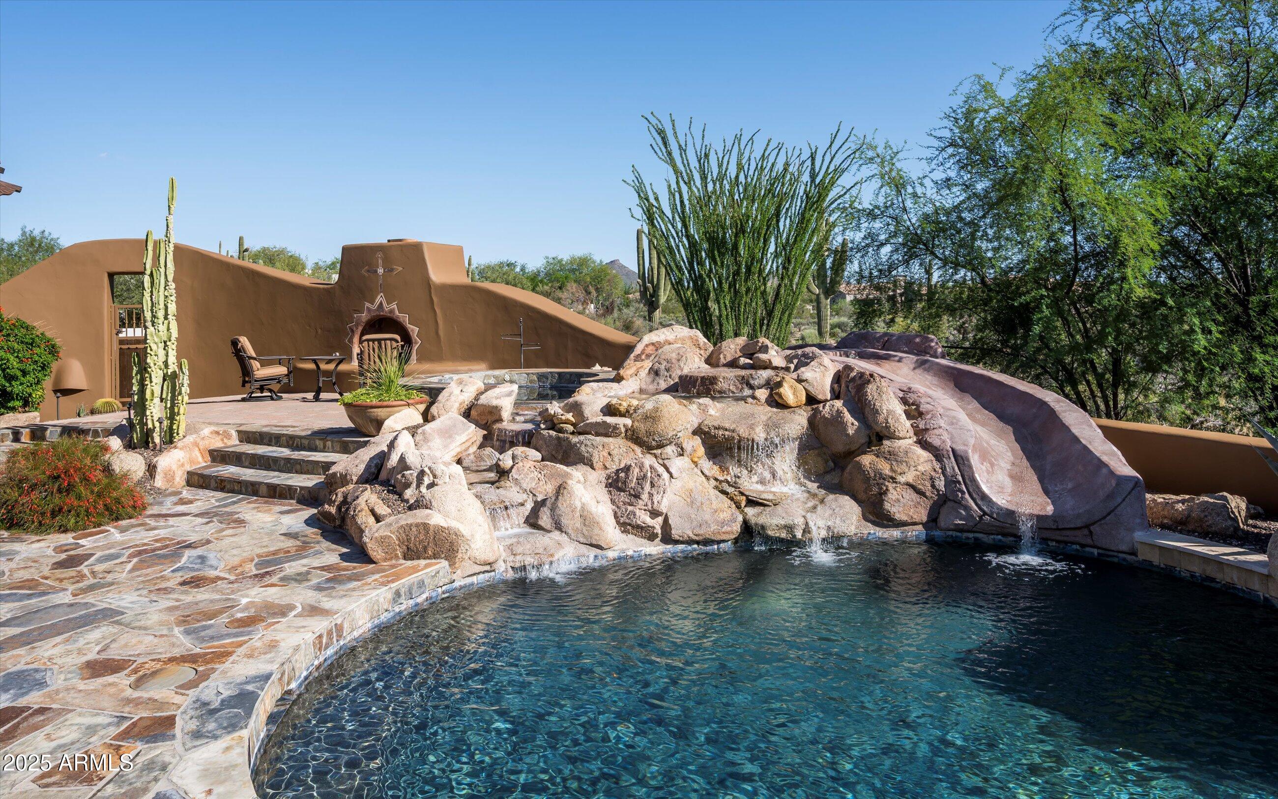 WHISPER ROCK - Residential