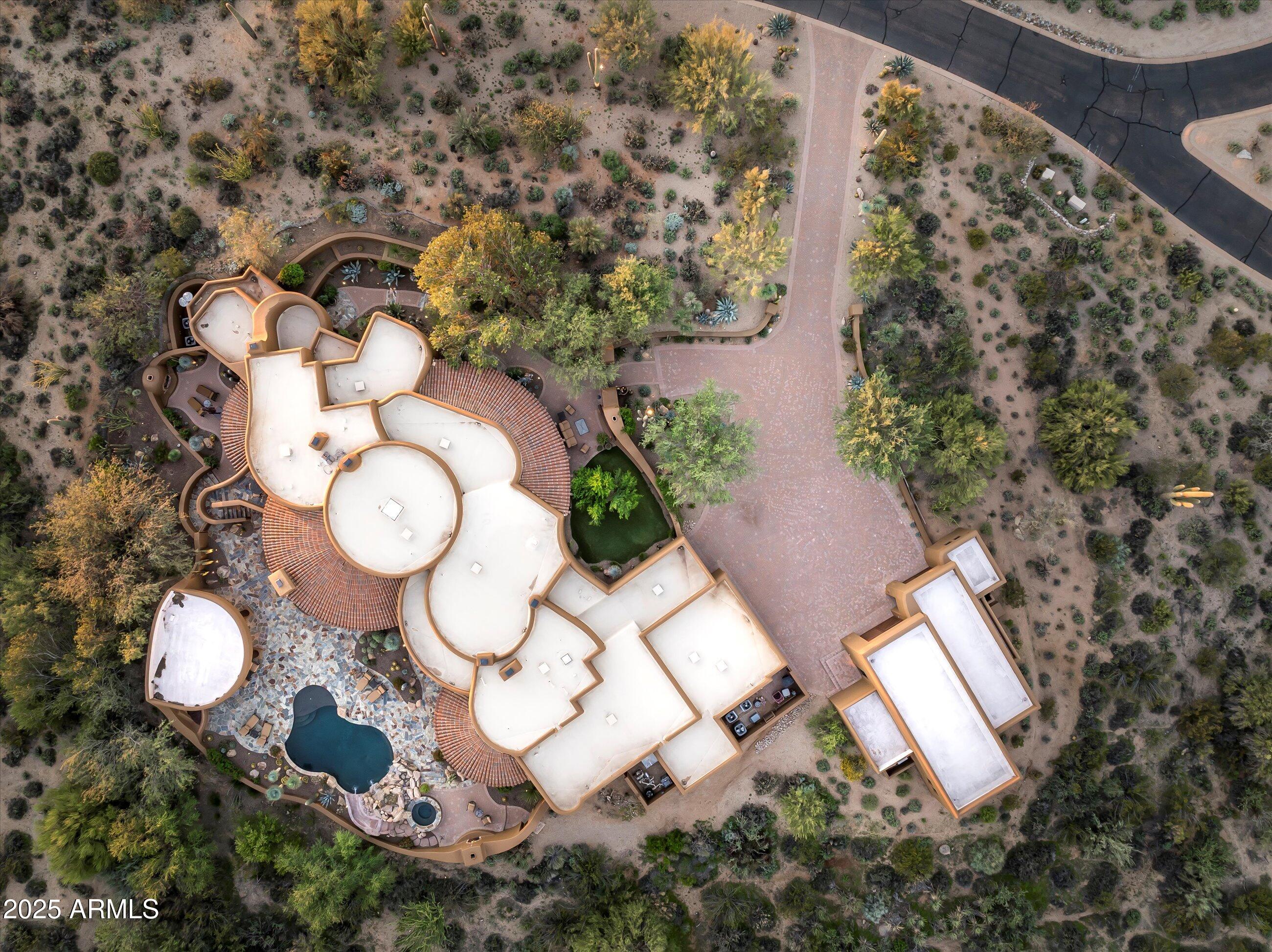 WHISPER ROCK - Residential