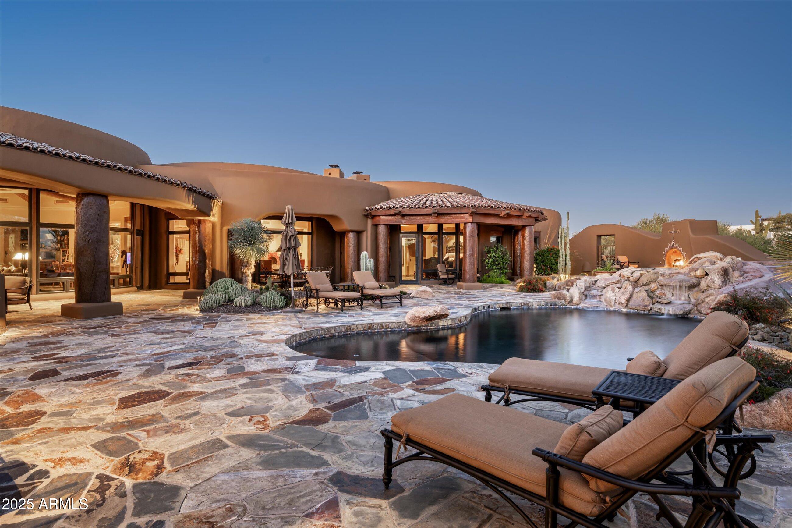 WHISPER ROCK - Residential