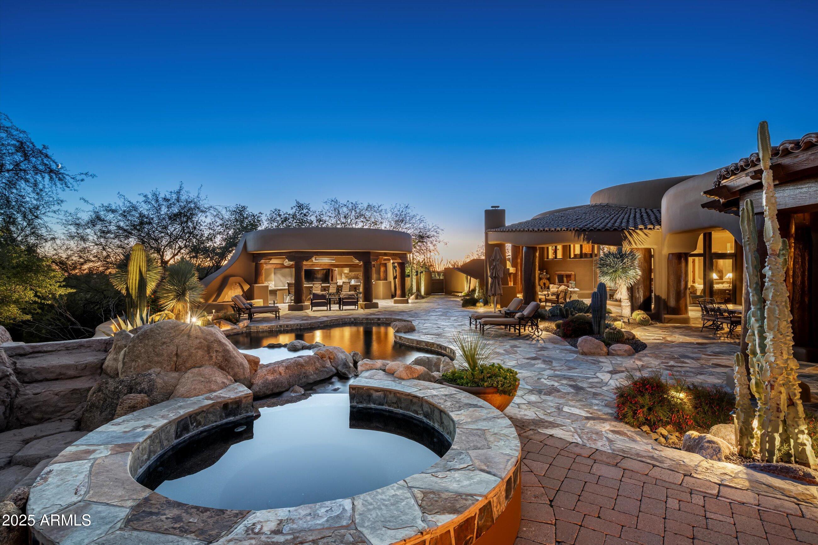 WHISPER ROCK - Residential