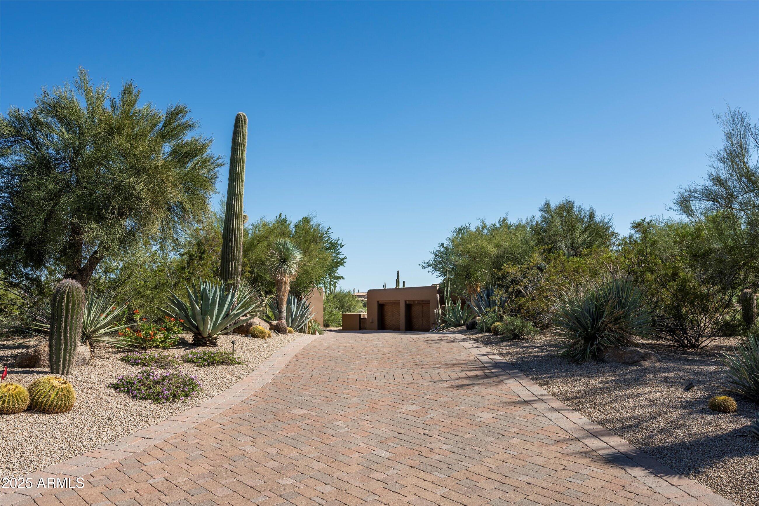 WHISPER ROCK - Residential